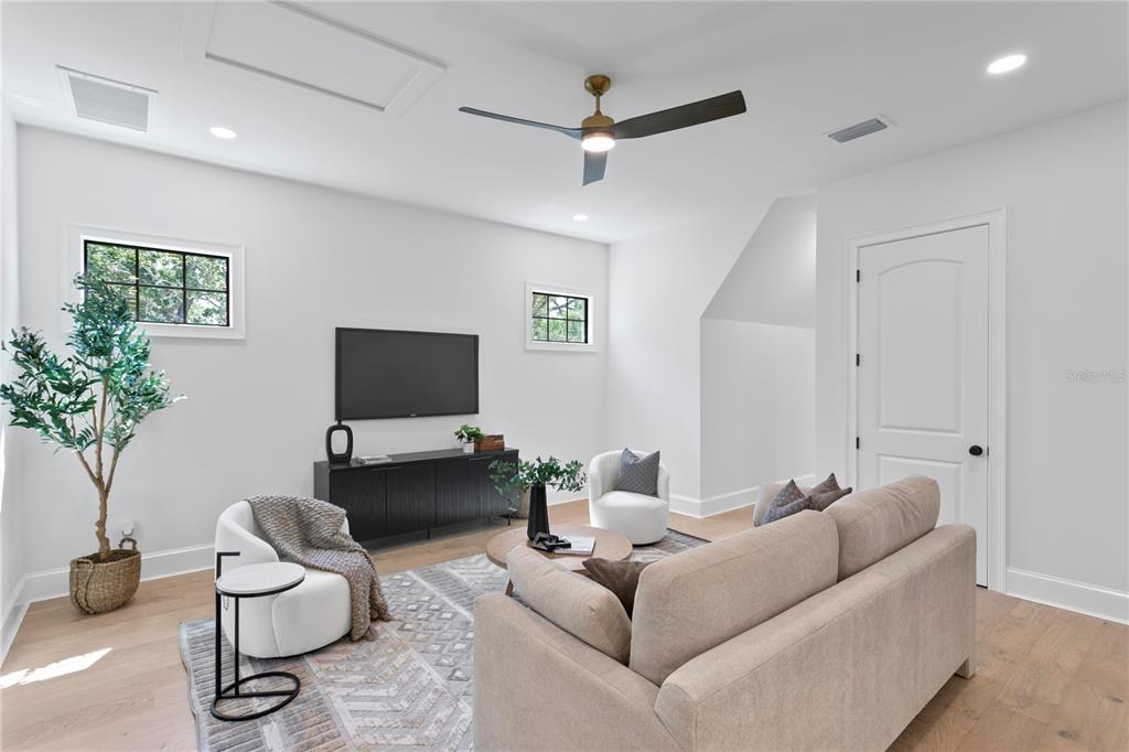 Tampa, Florida, 33629, United States, 5 Bedrooms Bedrooms, ,5 BathroomsBathrooms,Residential,For Sale,1837490