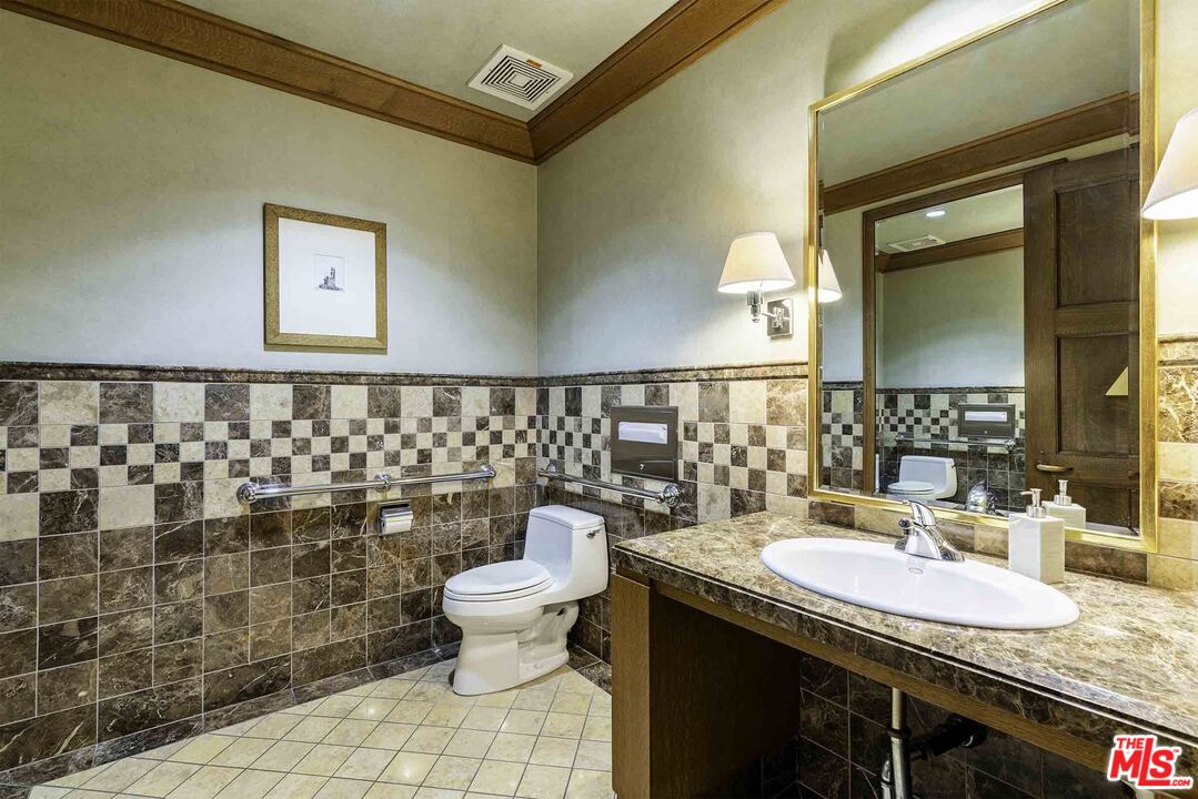 Los Angeles, California, 90024, United States, 2 Bedrooms Bedrooms, ,3 BathroomsBathrooms,Residential,For Sale,1840834