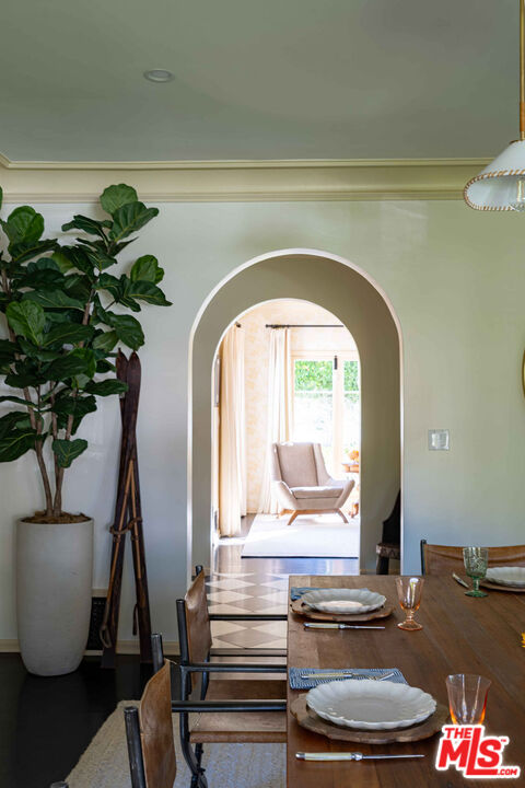 Los Angeles, California, 90004, United States, 4 Bedrooms Bedrooms, ,5 BathroomsBathrooms,Residential,For Sale,1989433