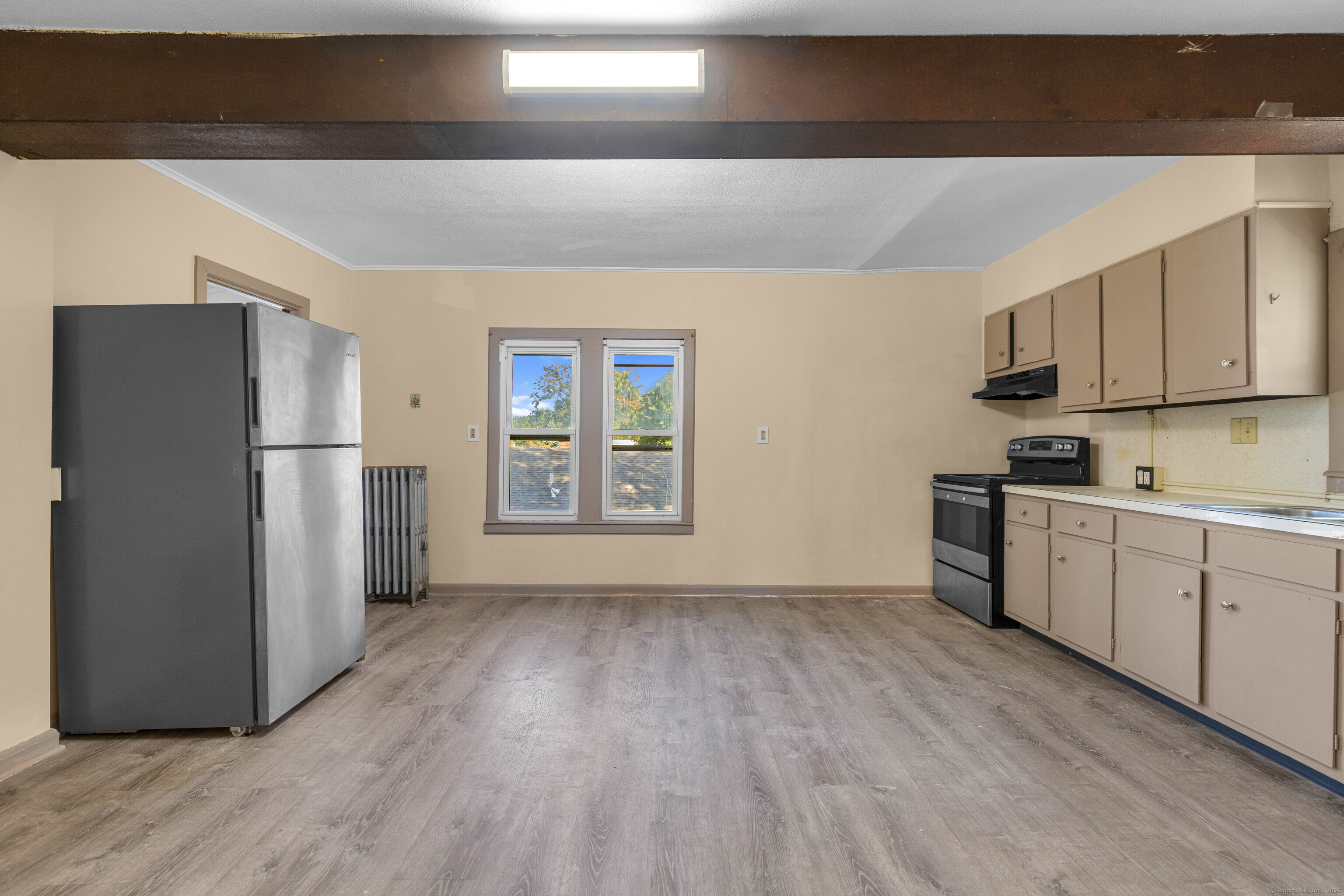 Manchester, Connecticut, 06040, United States, 8 Bedrooms Bedrooms, ,3 BathroomsBathrooms,Residential,For Sale,1957488