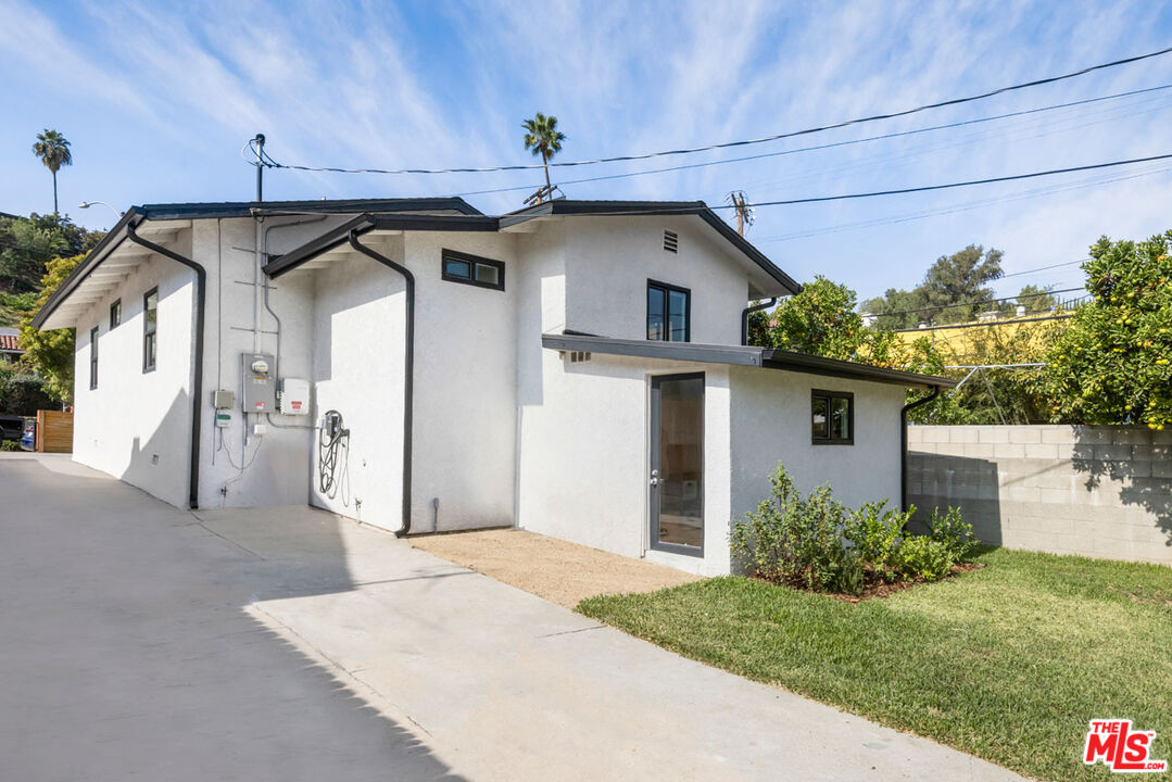 Los Angeles, California, 90032, United States, 3 Bedrooms Bedrooms, ,1 BathroomBathrooms,Residential,For Sale,1992073