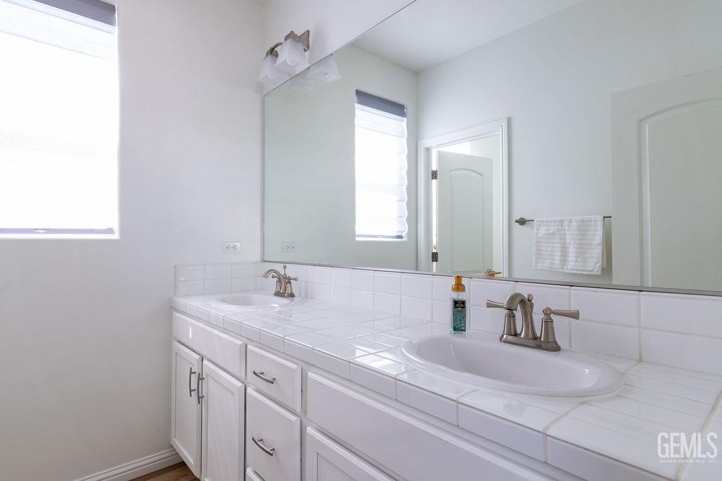Bakersfield, California, 93311, United States, 4 Bedrooms Bedrooms, ,3 BathroomsBathrooms,Residential,For Sale,1906845