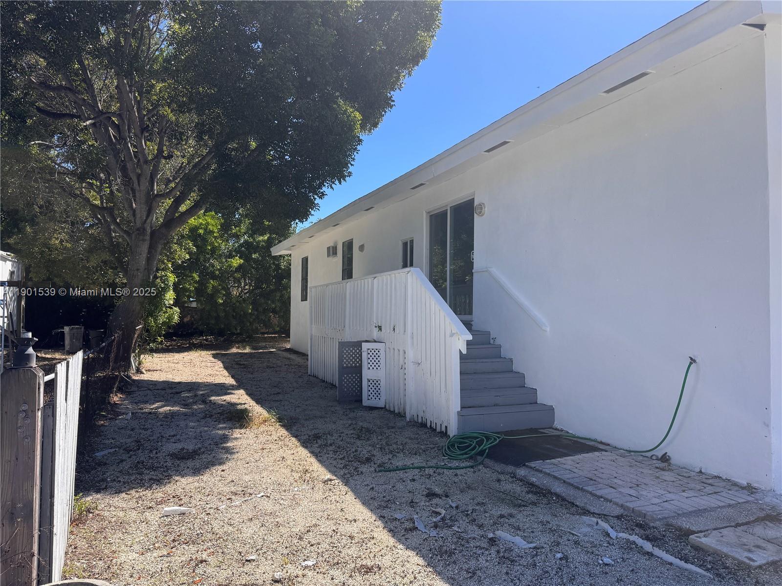Plantation Rd, Key Largo, FL 33037