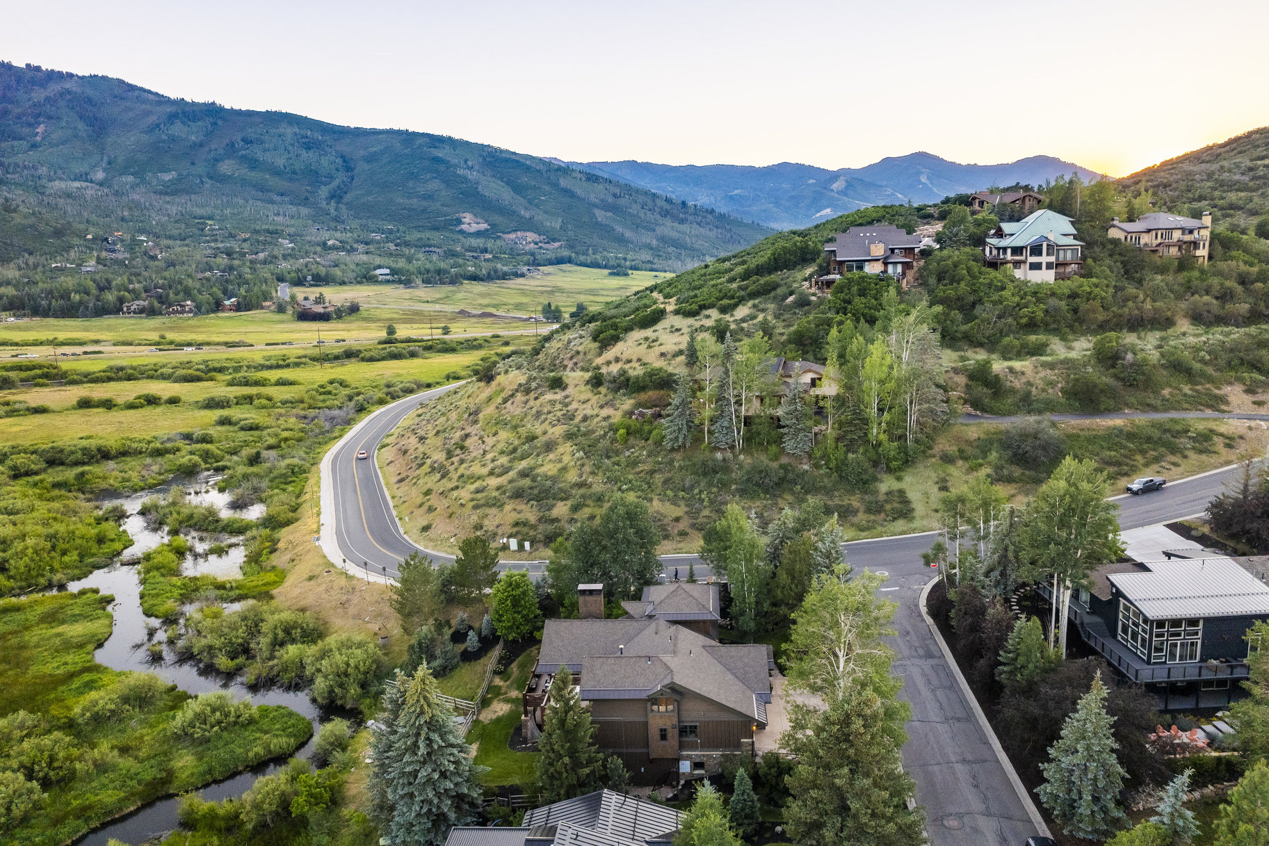  Rare Park Meadows Retreat with Creekside Setting and Expansive Ski Resort Views - 物件實景