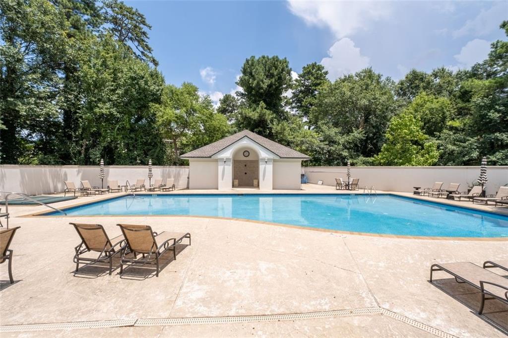 Atlanta, Georgia, 30327, United States, 2 Bedrooms Bedrooms, ,3 BathroomsBathrooms,Residential,For Sale,1895393