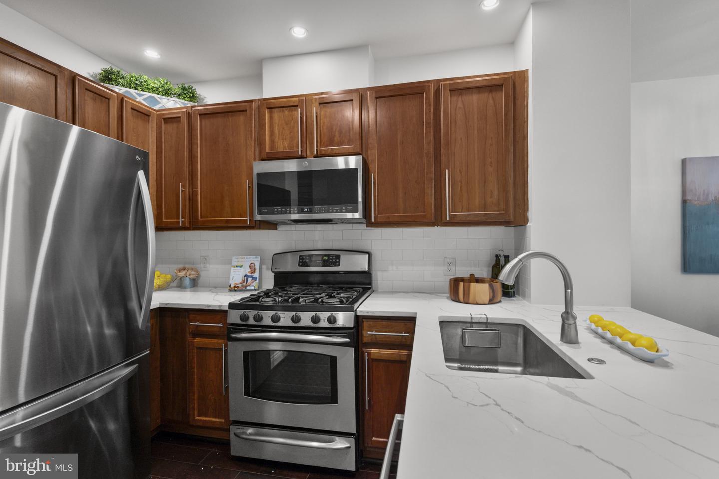 Washington, District of Columbia, 20009, United States, 2 Bedrooms Bedrooms, ,3 BathroomsBathrooms,Residential,For Sale,1950810