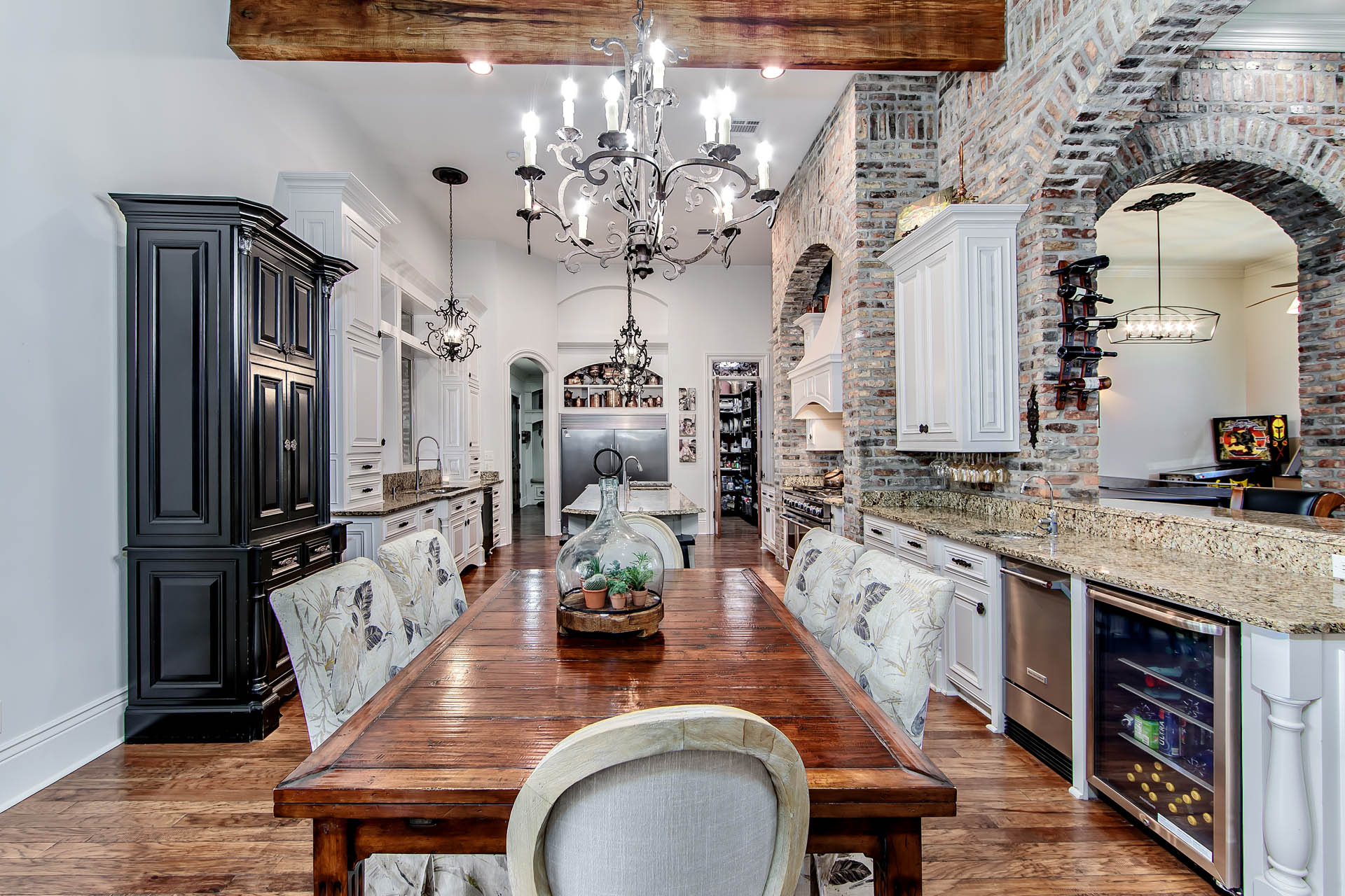 Houma, Louisiana, 70360, United States, 3 Bedrooms Bedrooms, ,4 BathroomsBathrooms,Residential,For Sale,2000974