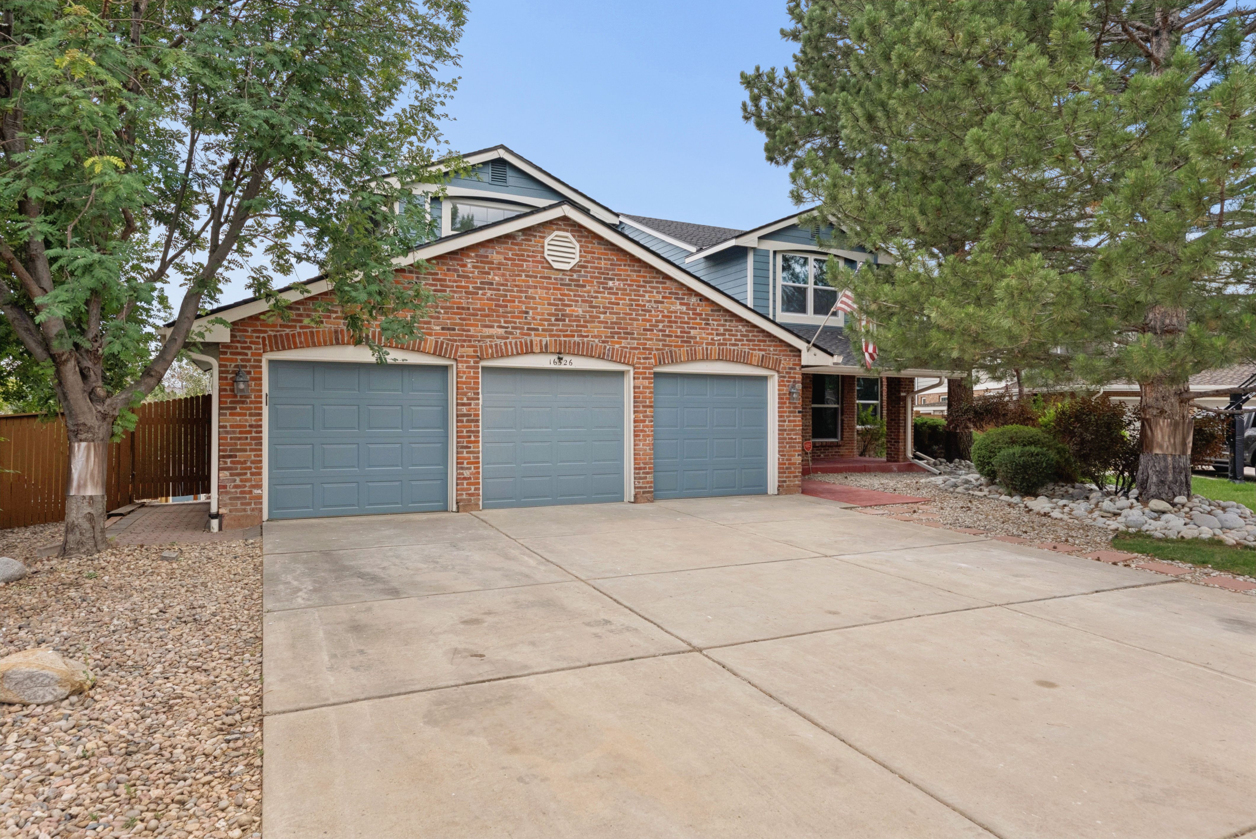  Nestled on a cul-de-sac in the sought-after Piney Creek neighborhood, - 物件實景