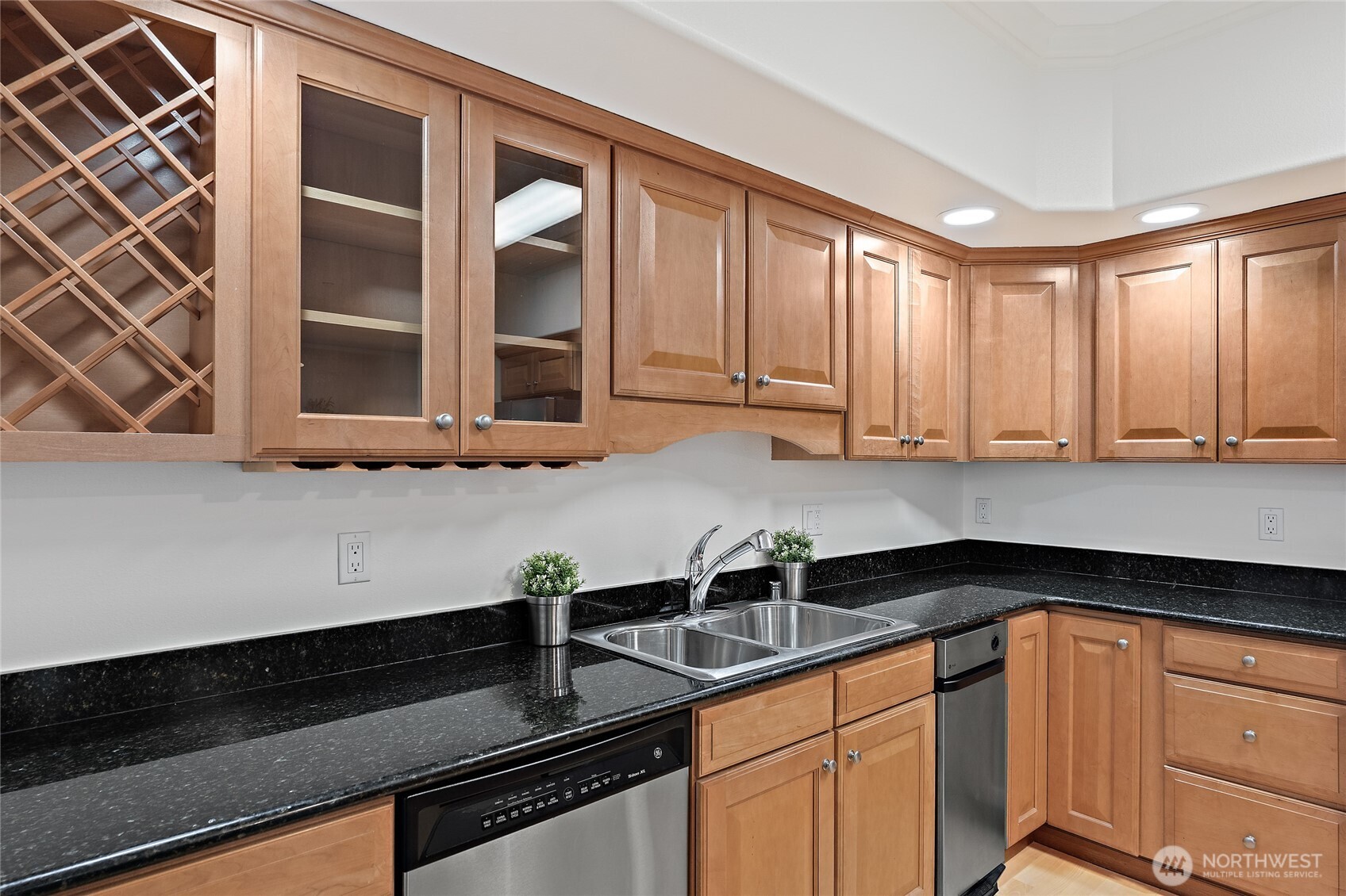 Tacoma, Washington, 98405, United States, 2 Bedrooms Bedrooms, ,2 BathroomsBathrooms,Residential,For Sale,2003445