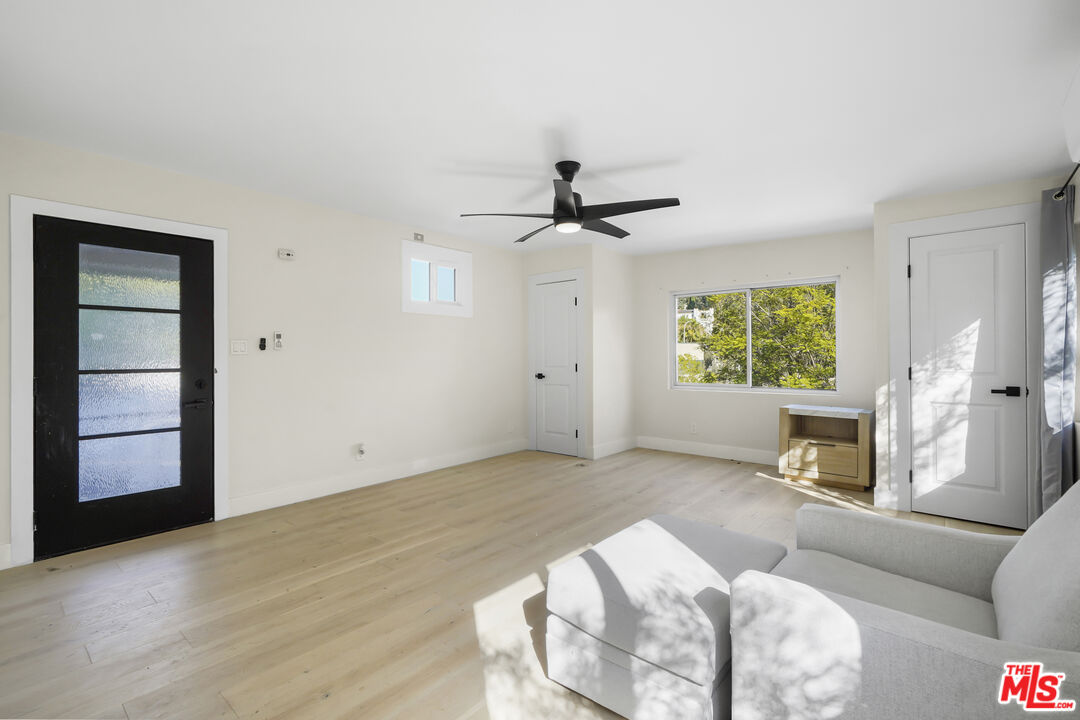 Los Angeles, California, 90068, United States, 5 Bedrooms Bedrooms, ,4 BathroomsBathrooms,Residential,For Sale,1892047