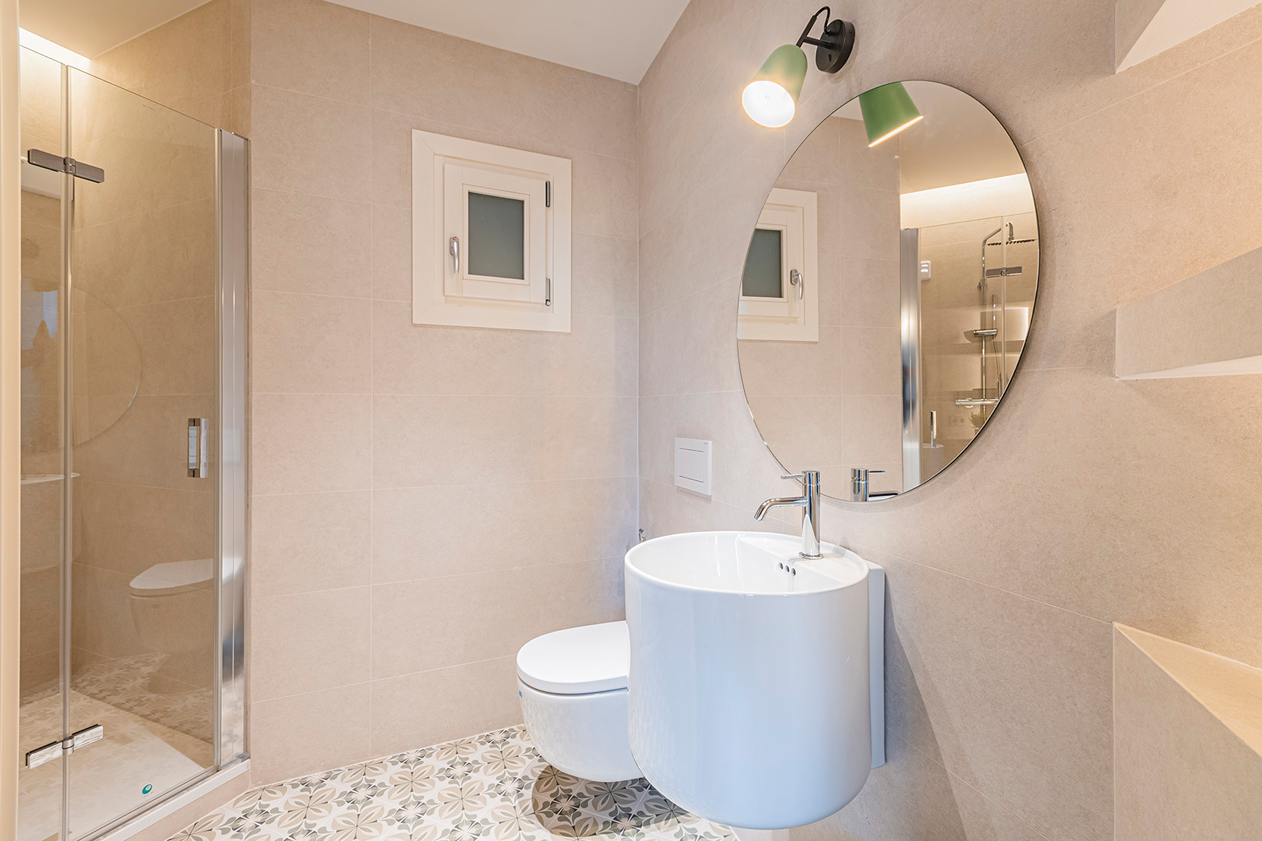  Renovated corner apartment with lots of natural light - 物件實景