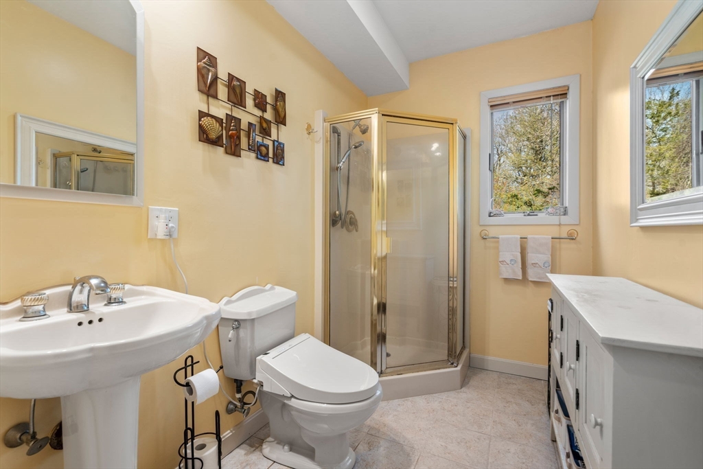 Dartmouth, Massachusetts, 02748, United States, 4 Bedrooms Bedrooms, ,5 BathroomsBathrooms,Residential,For Sale,1804172