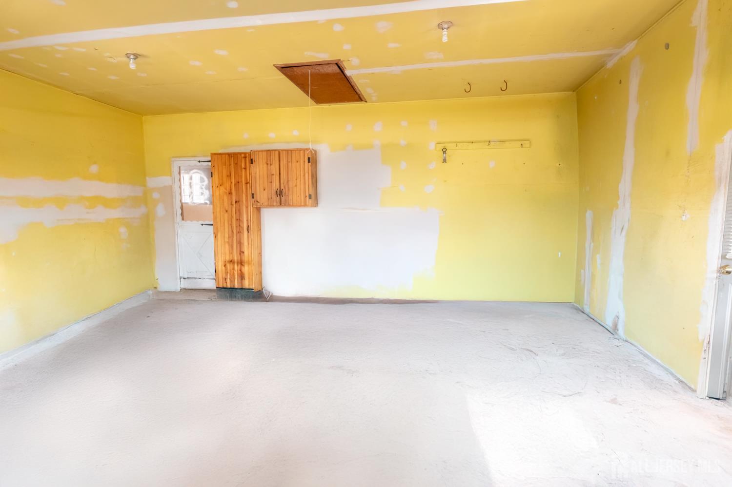 East Brunswick, New Jersey, 08816, United States, 3 Bedrooms Bedrooms, ,2 BathroomsBathrooms,Residential,For Sale,2002265