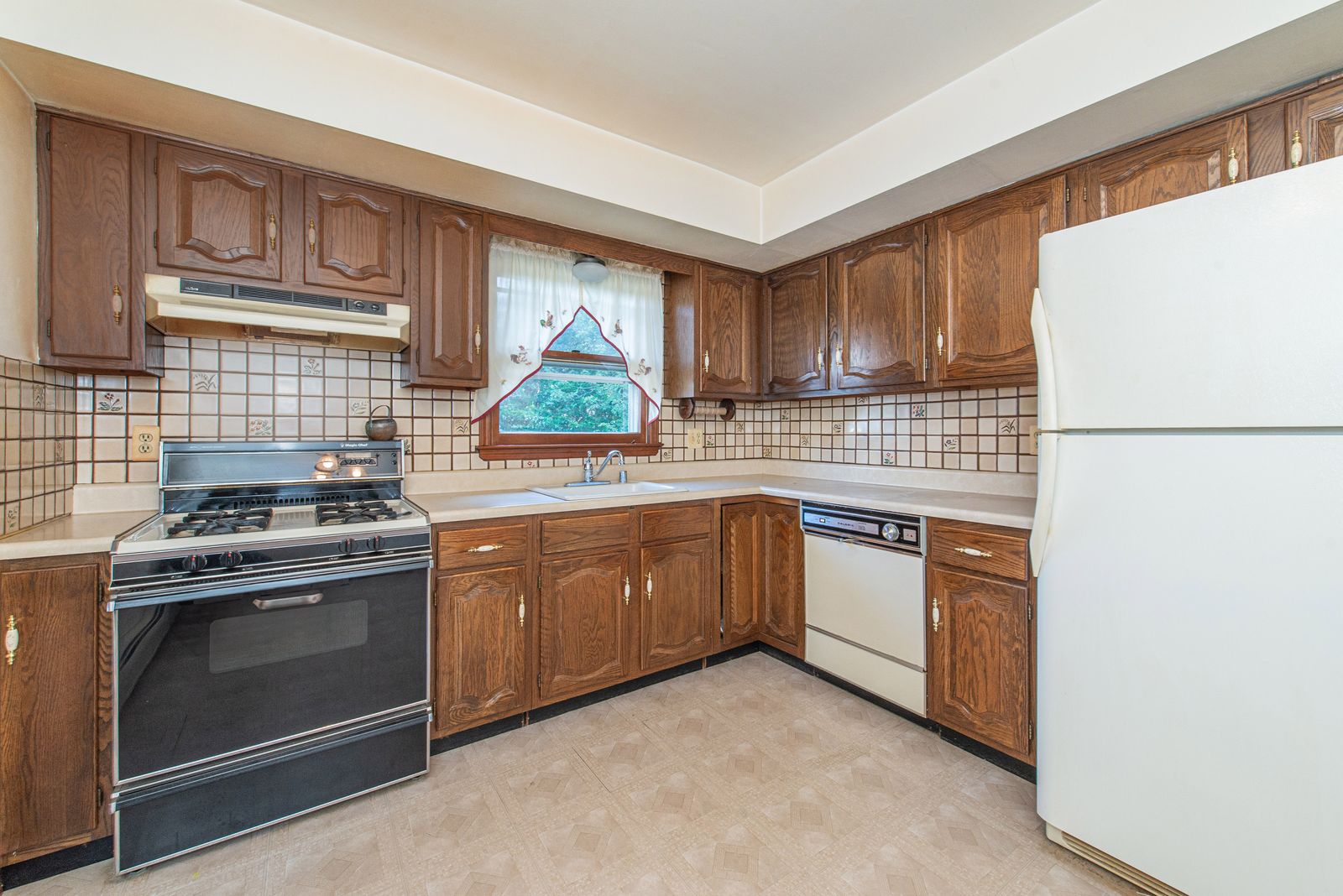 Fairfield, New Jersey, 07004, United States, 3 Bedrooms Bedrooms, ,2 BathroomsBathrooms,Residential,For Sale,1938096