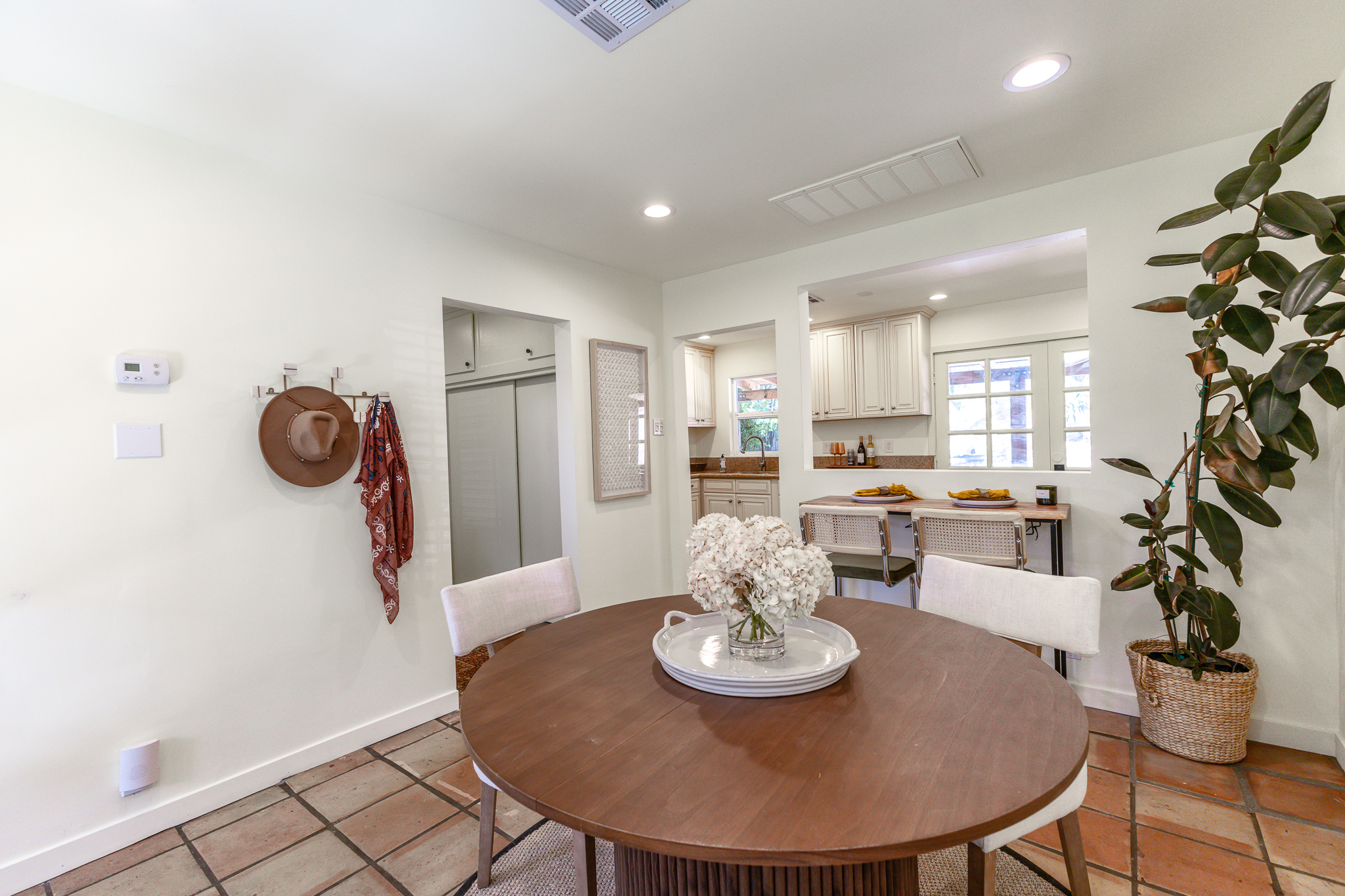  927 Pine Grove Ave - 物件實景