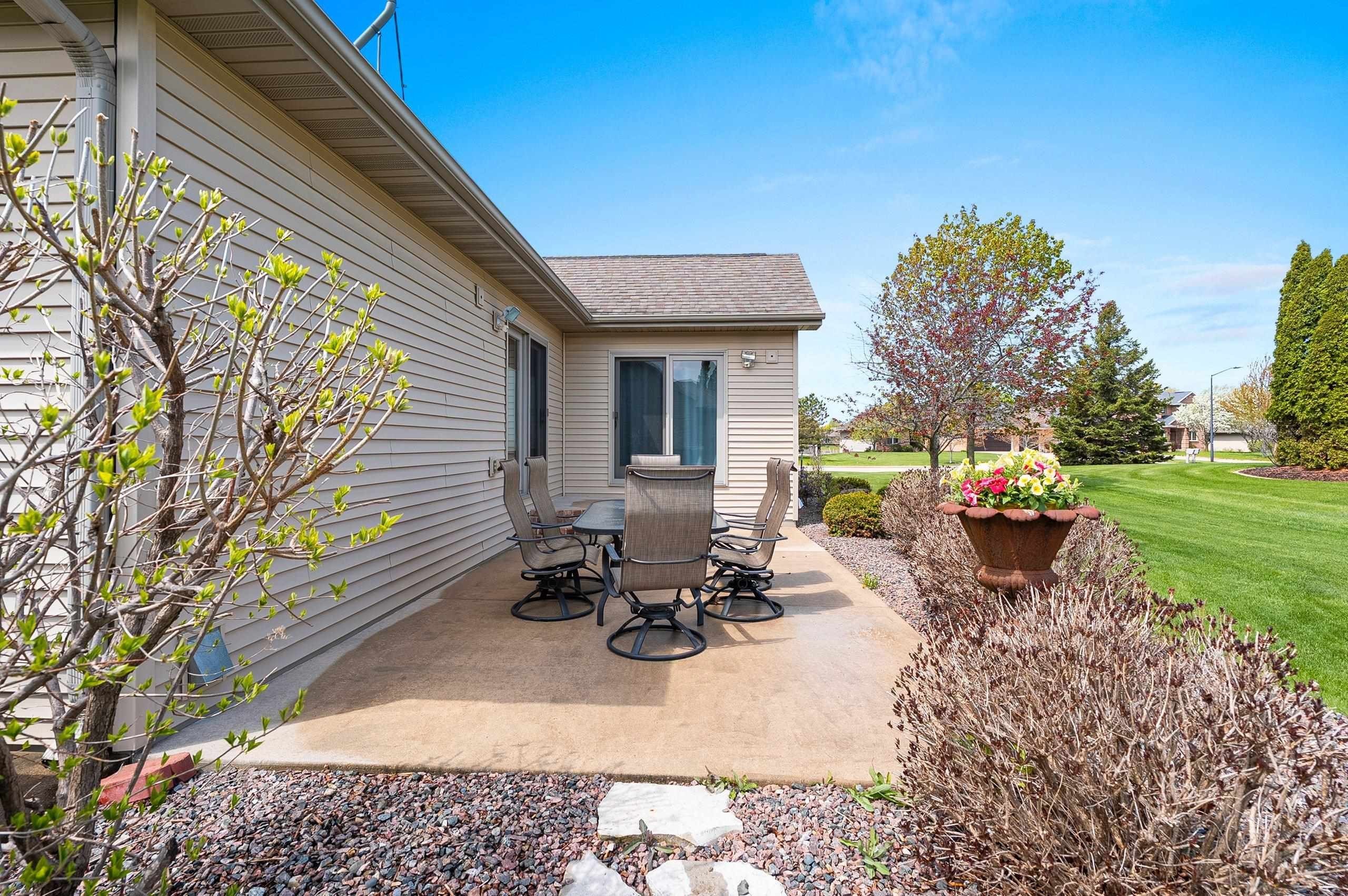 DE PERE, Wisconsin, 54115, United States, 3 Bedrooms Bedrooms, ,4 BathroomsBathrooms,Residential,For Sale,2048400