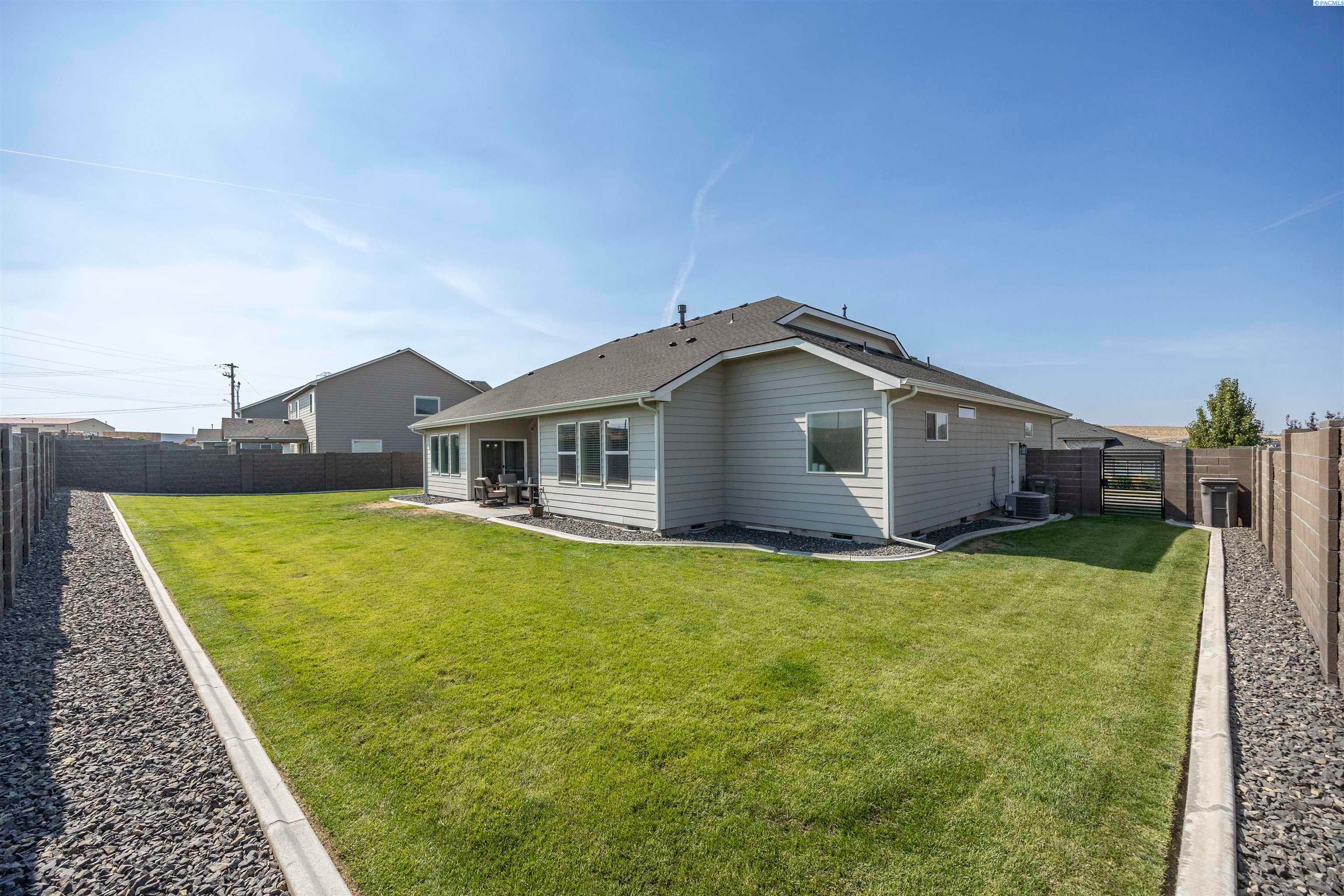 Kennewick, Washington, 99338, United States, 4 Bedrooms Bedrooms, ,3 BathroomsBathrooms,Residential,For Sale,1977201