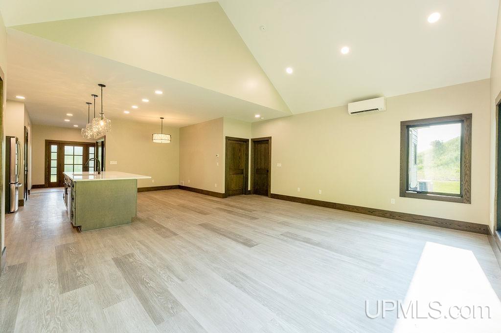 Houghton, Michigan, 49931, United States, 3 Bedrooms Bedrooms, ,3 BathroomsBathrooms,Residential,For Sale,1826025