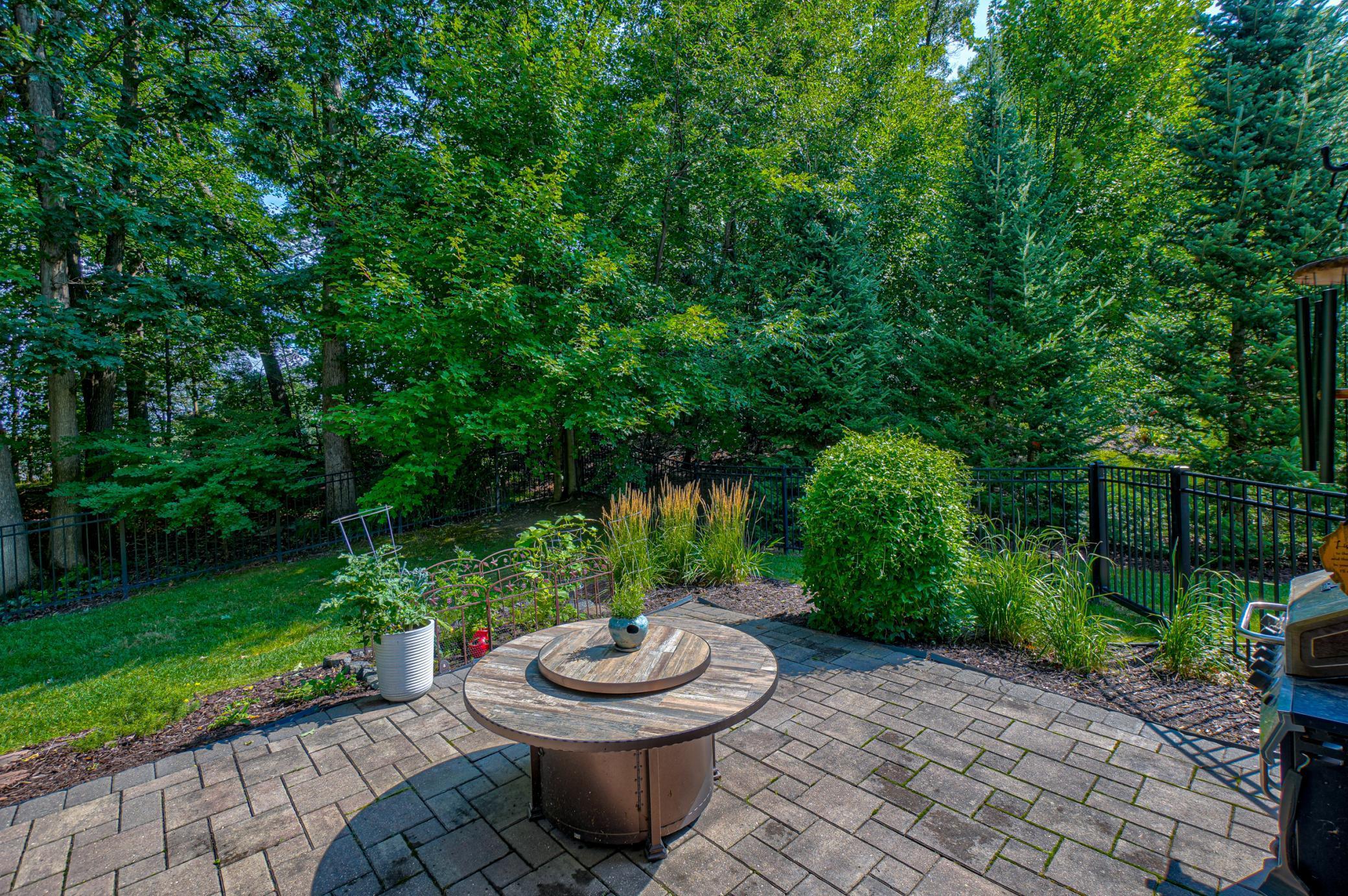 Eau Claire, Wisconsin, 54701, United States, 6 Bedrooms Bedrooms, ,2 BathroomsBathrooms,Residential,For Sale,1992855