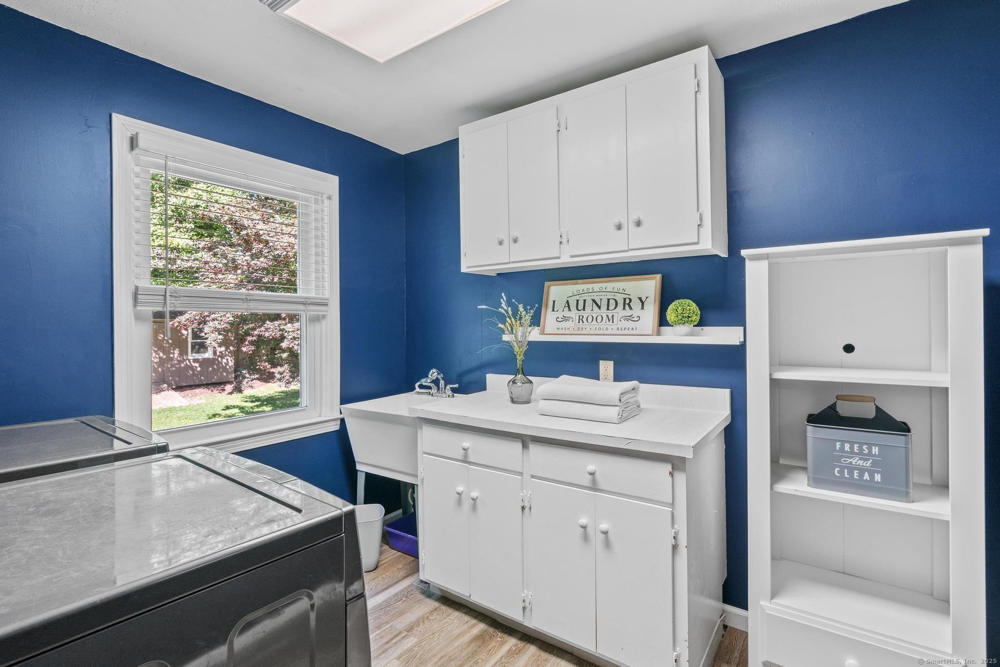 Simsbury, Connecticut, 06092, United States, 4 Bedrooms Bedrooms, ,3 BathroomsBathrooms,Residential,For Sale,1940650