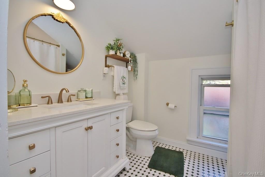 Garnerville, New York, 10923, United States, 3 Bedrooms Bedrooms, ,2 BathroomsBathrooms,Residential,For Sale,1974386