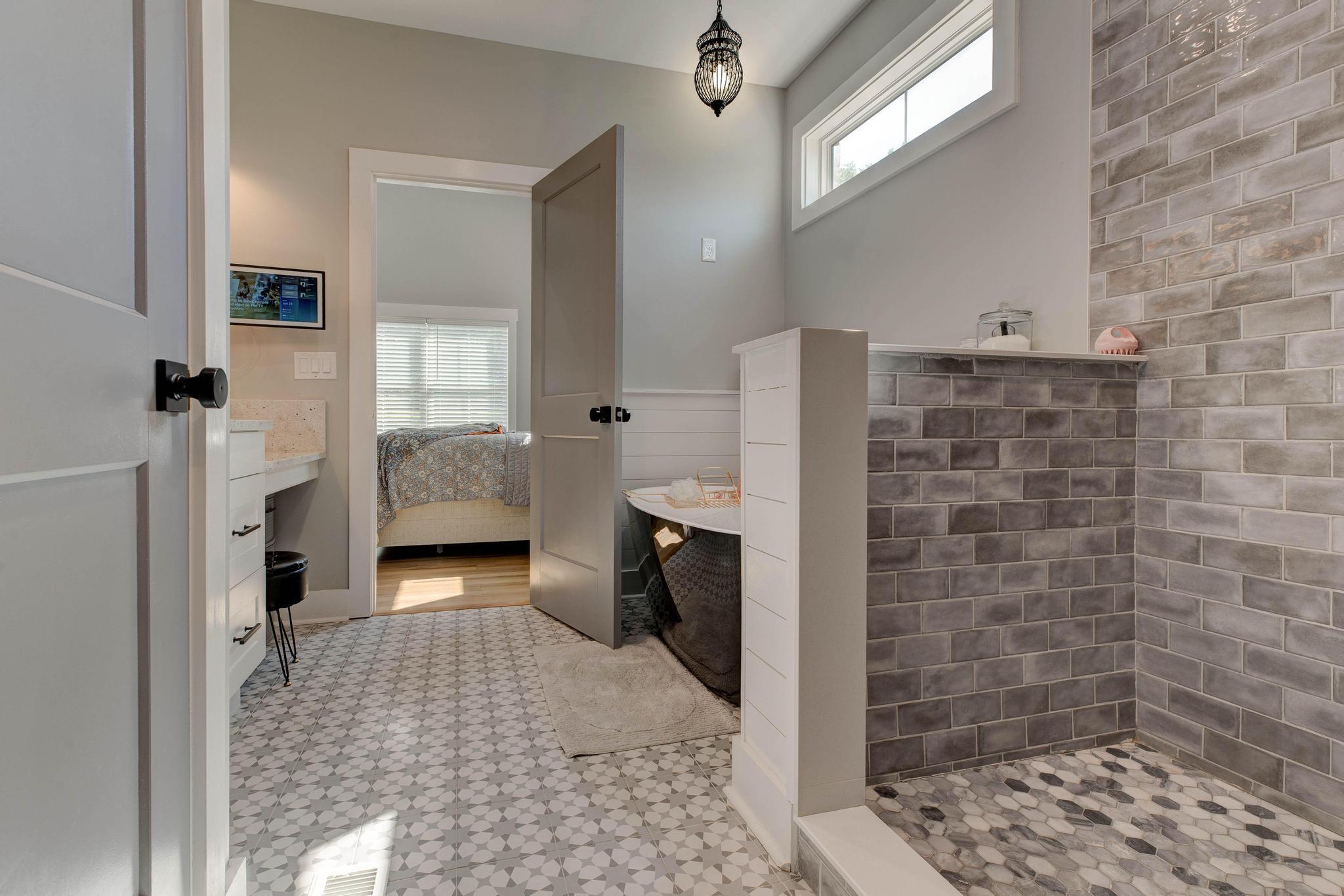 Richmond, Kentucky, 40475, United States, 4 Bedrooms Bedrooms, ,6 BathroomsBathrooms,Residential,For Sale,1971513