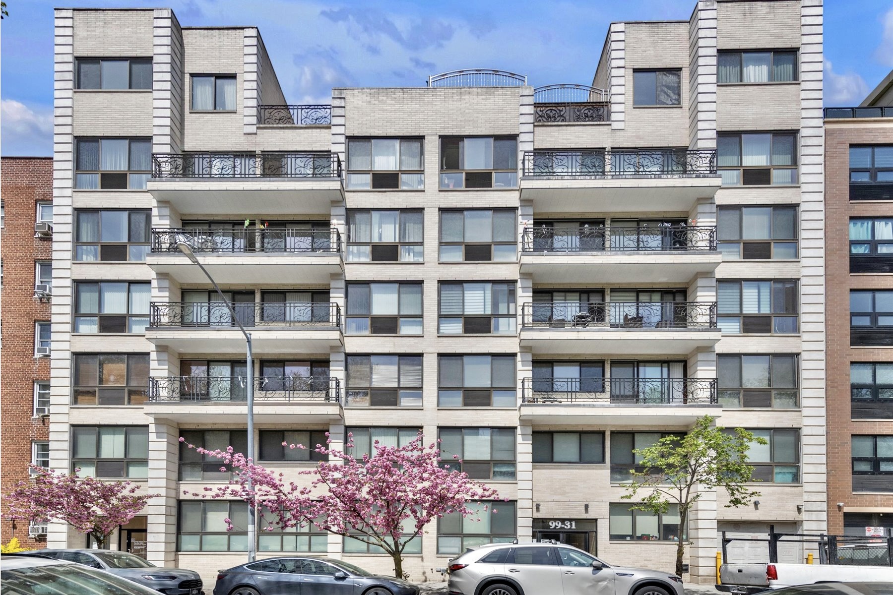  ?ONE OF A KIND PENTHOUSE IN REGO PARK? - 物件實景