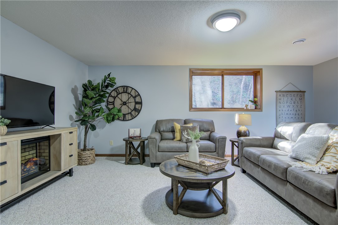 Eau Claire, Wisconsin, 54703, United States, 4 Bedrooms Bedrooms, ,3 BathroomsBathrooms,Residential,For Sale,1992439