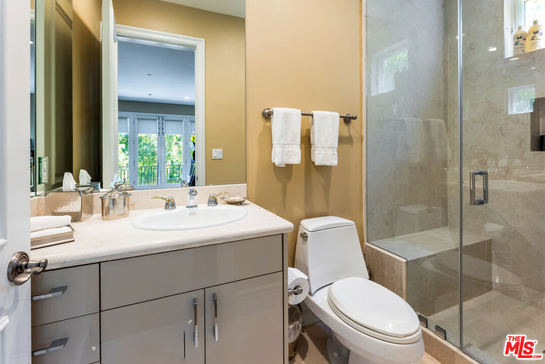 Los Angeles, California, 90077, United States, 5 Bedrooms Bedrooms, ,7 BathroomsBathrooms,Residential,For Sale,1686494