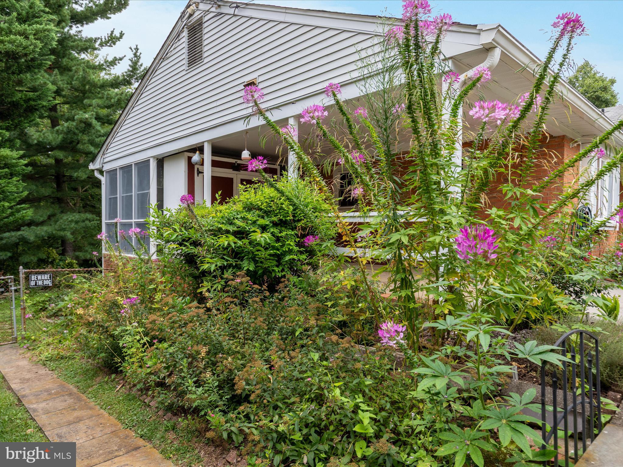 Falls Church, Virginia, 22043, United States, ,Residential,For Sale,1914114