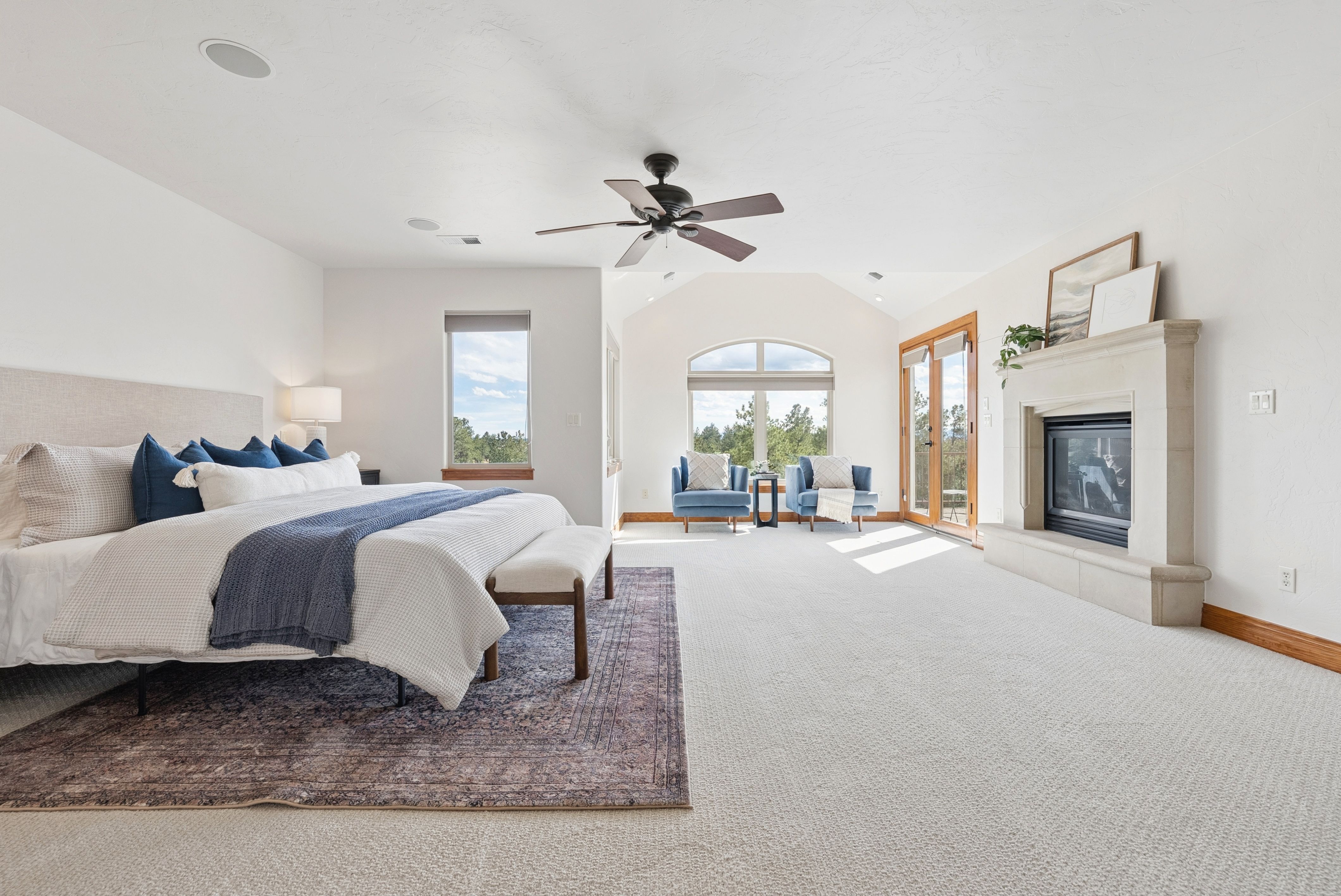  Set high on a hill in The Timbers and backing to open space - 物件實景