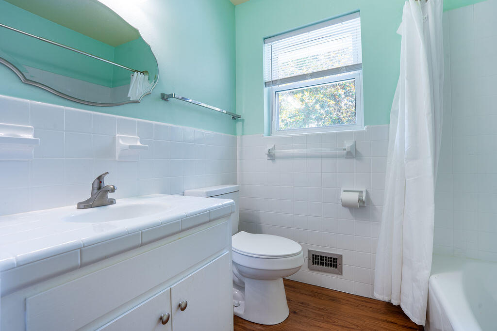 Fort Walton Beach, Florida, 32547, United States, 4 Bedrooms Bedrooms, ,3 BathroomsBathrooms,Residential,For Sale,1807234