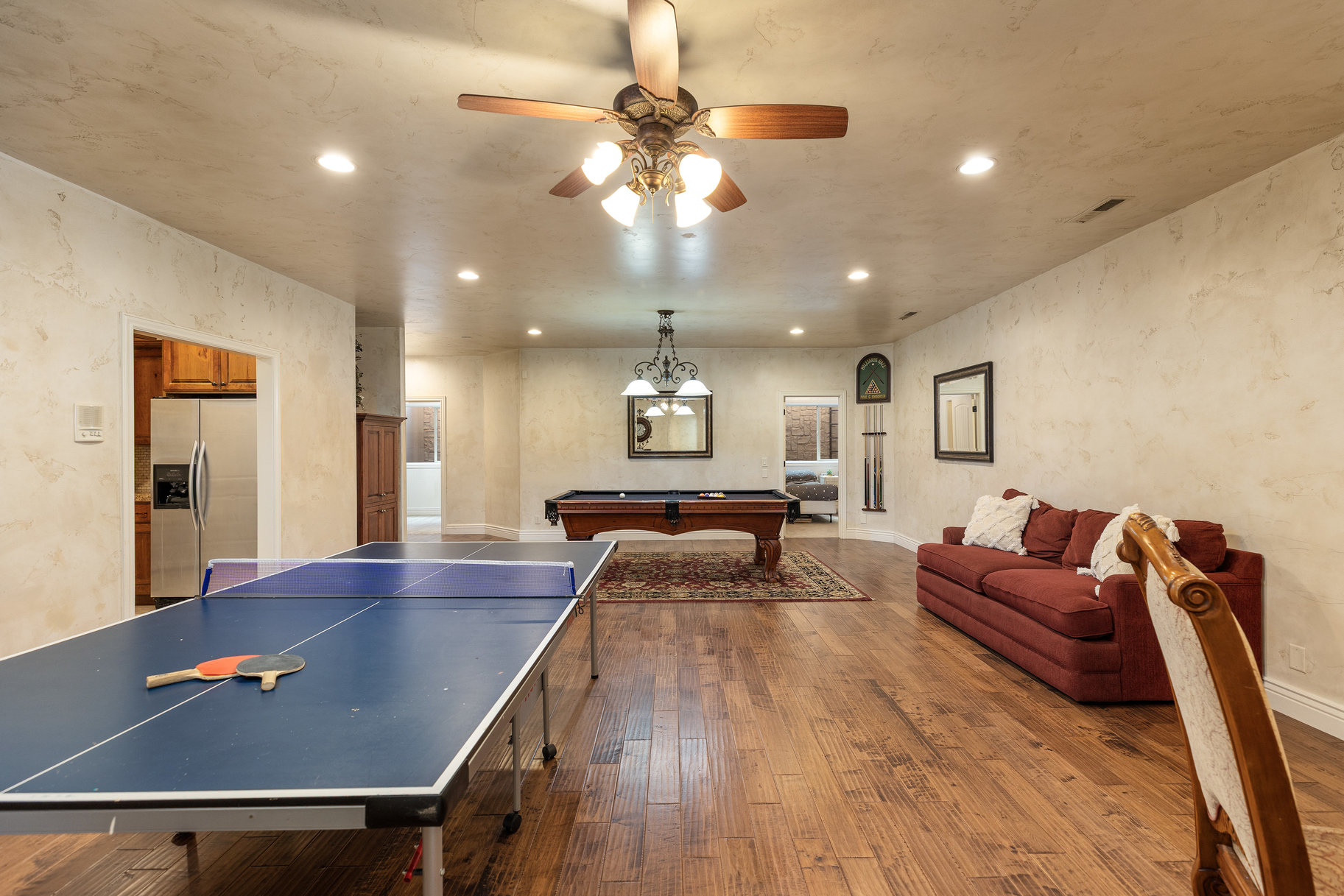  Tuscany Revival Resort-Style Living With Theater Room, Pool & 4-Car Garage - 物件實景