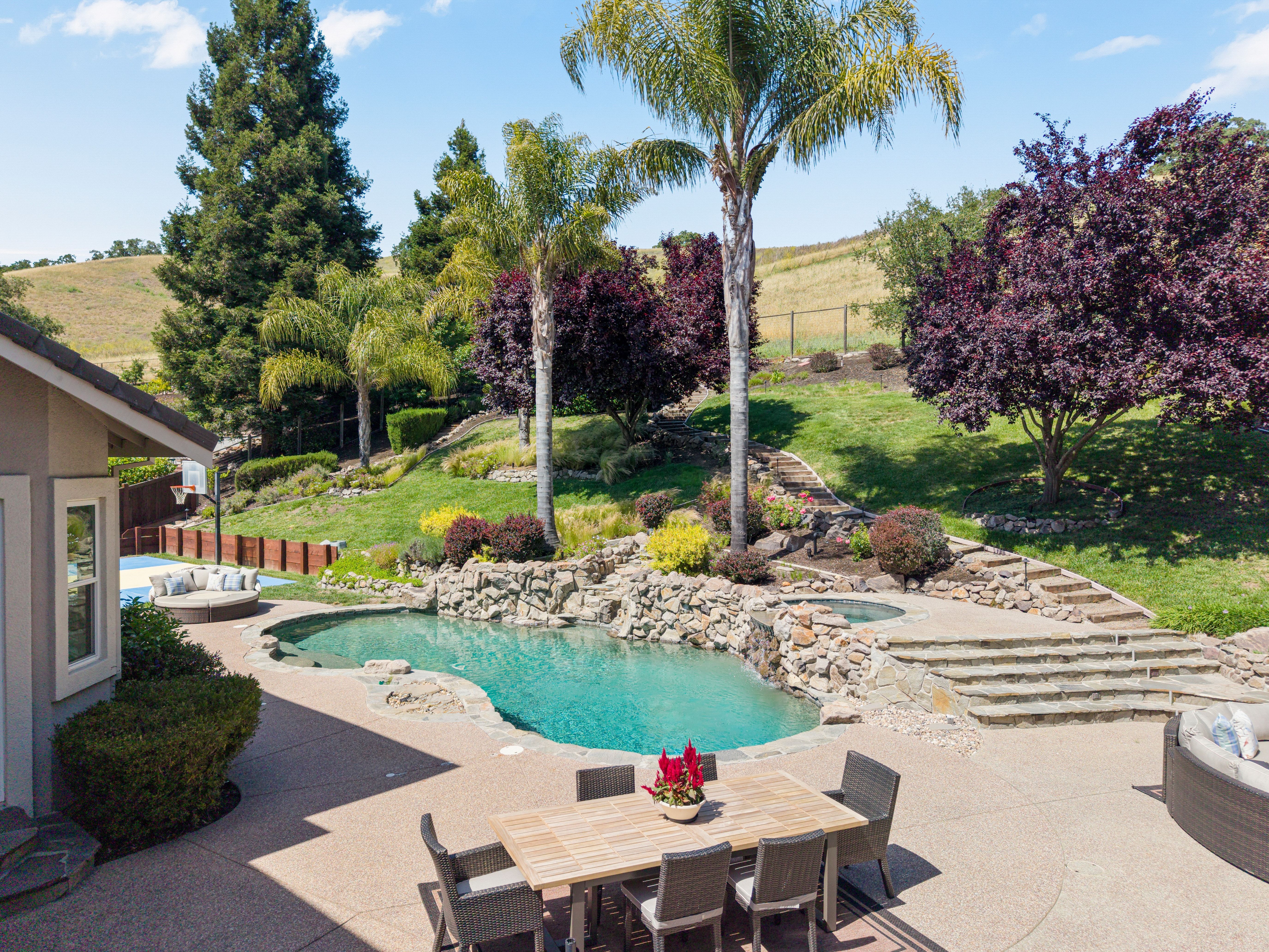  Exceptional Northridge Estates Home on Expansive Private Lot - 物件實景