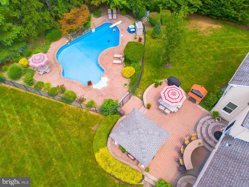 Monroe Township, New Jersey, 08831, United States, 5 Bedrooms Bedrooms, ,4 BathroomsBathrooms,Residential,For Sale,1895133