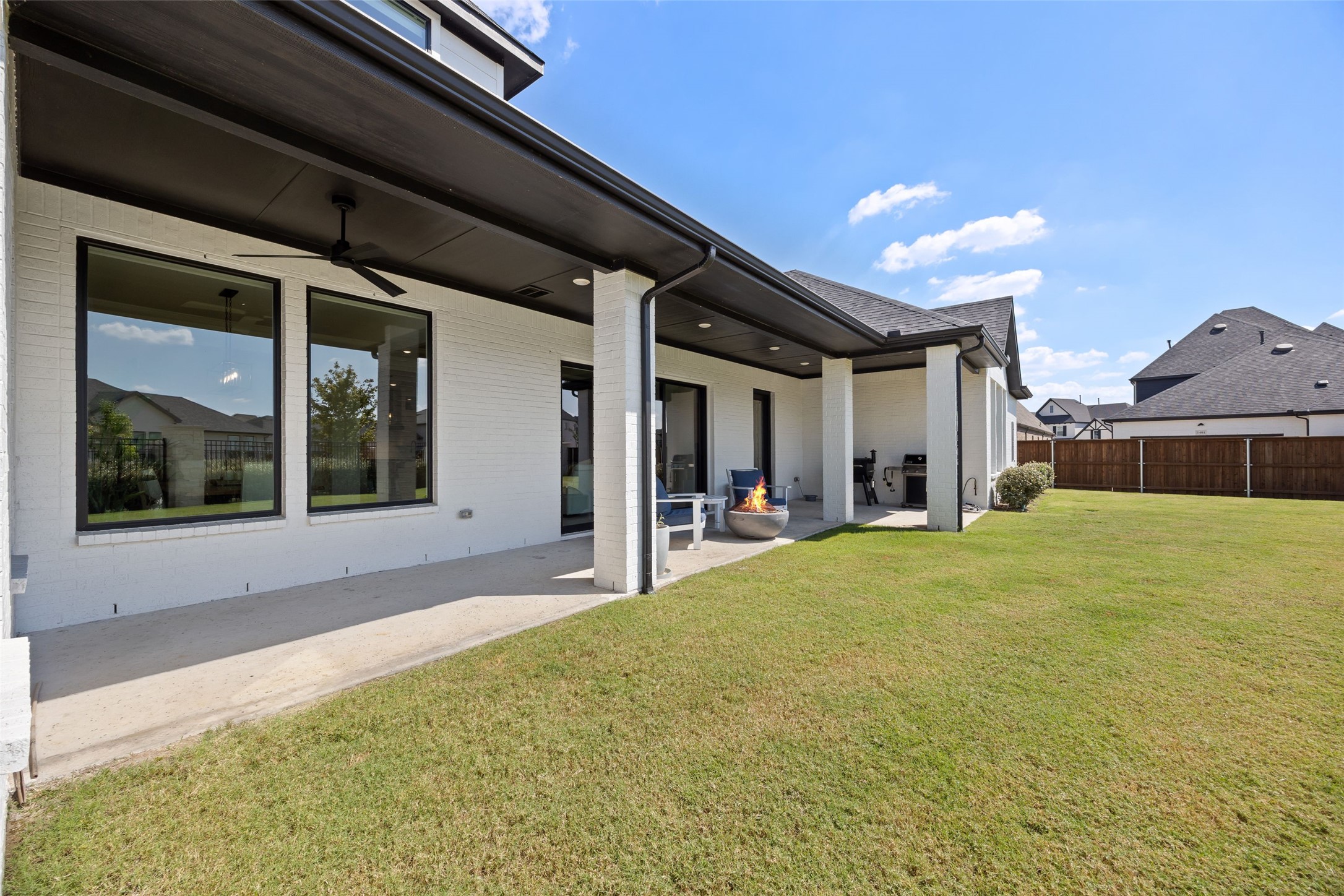 Arlington, Texas, 76005, United States, 4 Bedrooms Bedrooms, ,5 BathroomsBathrooms,Residential,For Sale,1963116