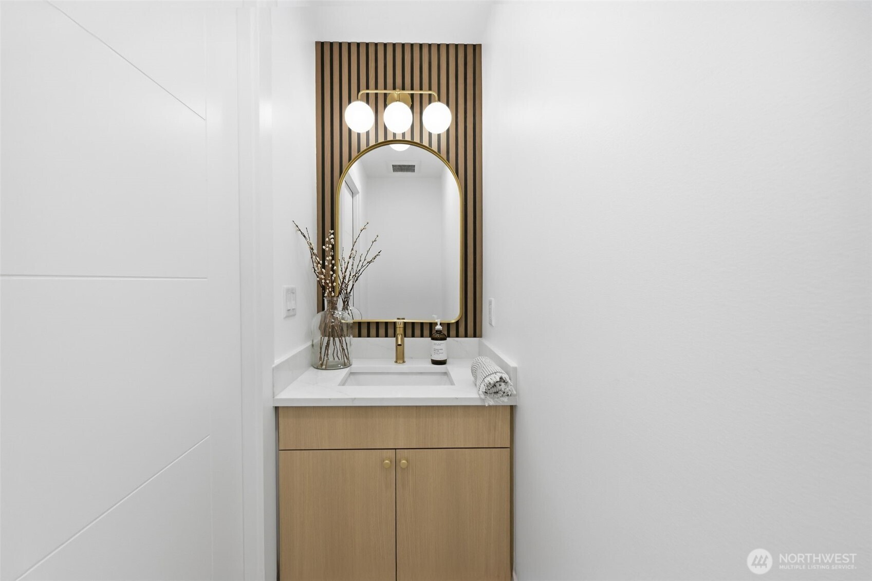 Seattle, Washington, 98133, United States, 3 Bedrooms Bedrooms, ,2 BathroomsBathrooms,Residential,For Sale,1992896