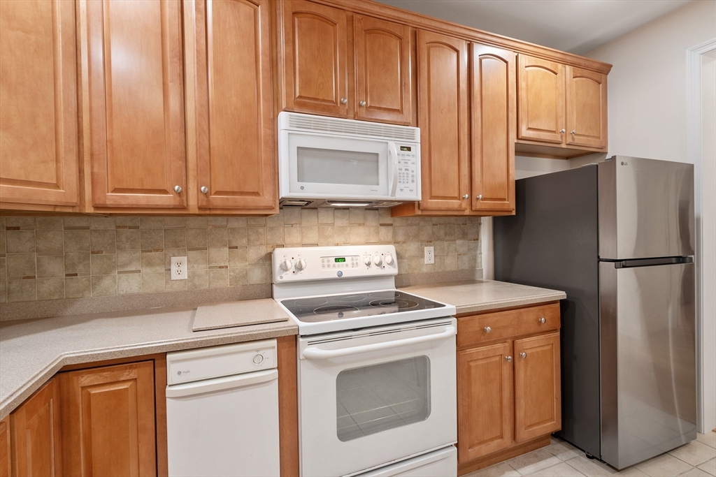 Andover, Massachusetts, 01810, United States, 2 Bedrooms Bedrooms, ,1 BathroomBathrooms,Residential,For Sale,1950822