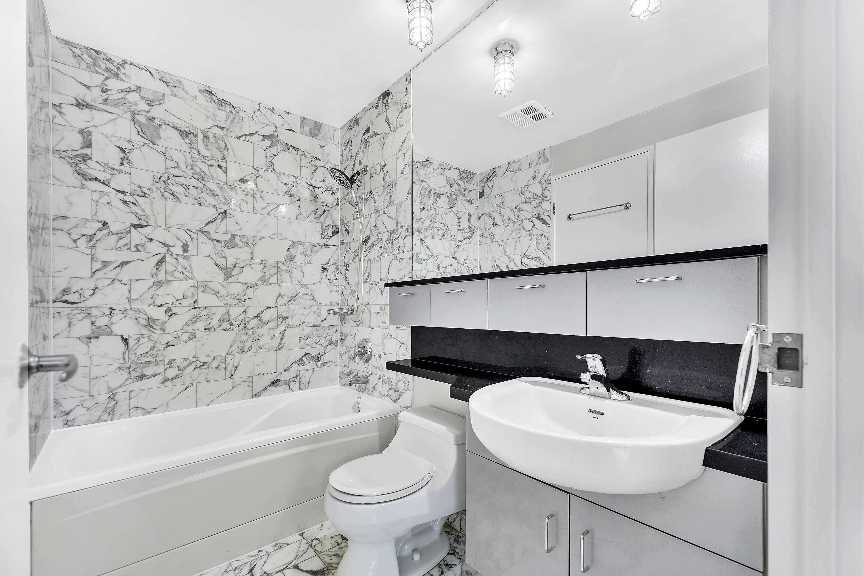  70 Alexander St #207 - 物件實景