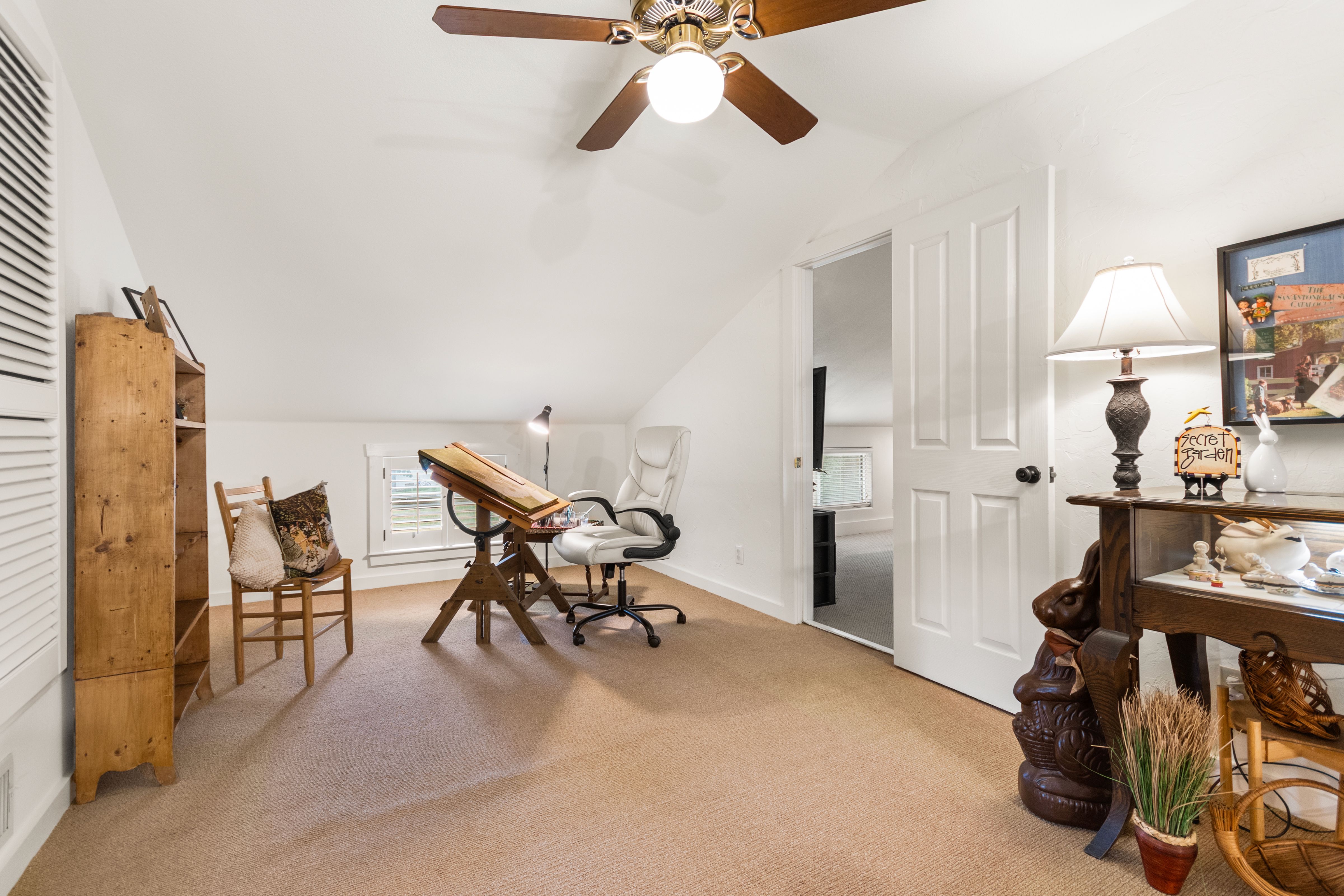  Privacy, Hill Country Charm and Income Potential - 物件實景