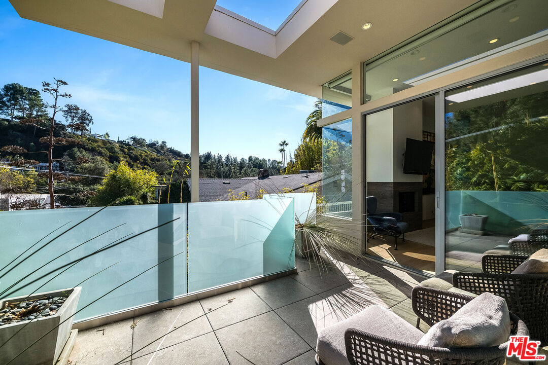 Beverly Hills, California, 90210, United States, 4 Bedrooms Bedrooms, ,5 BathroomsBathrooms,Residential,For Sale,1687212