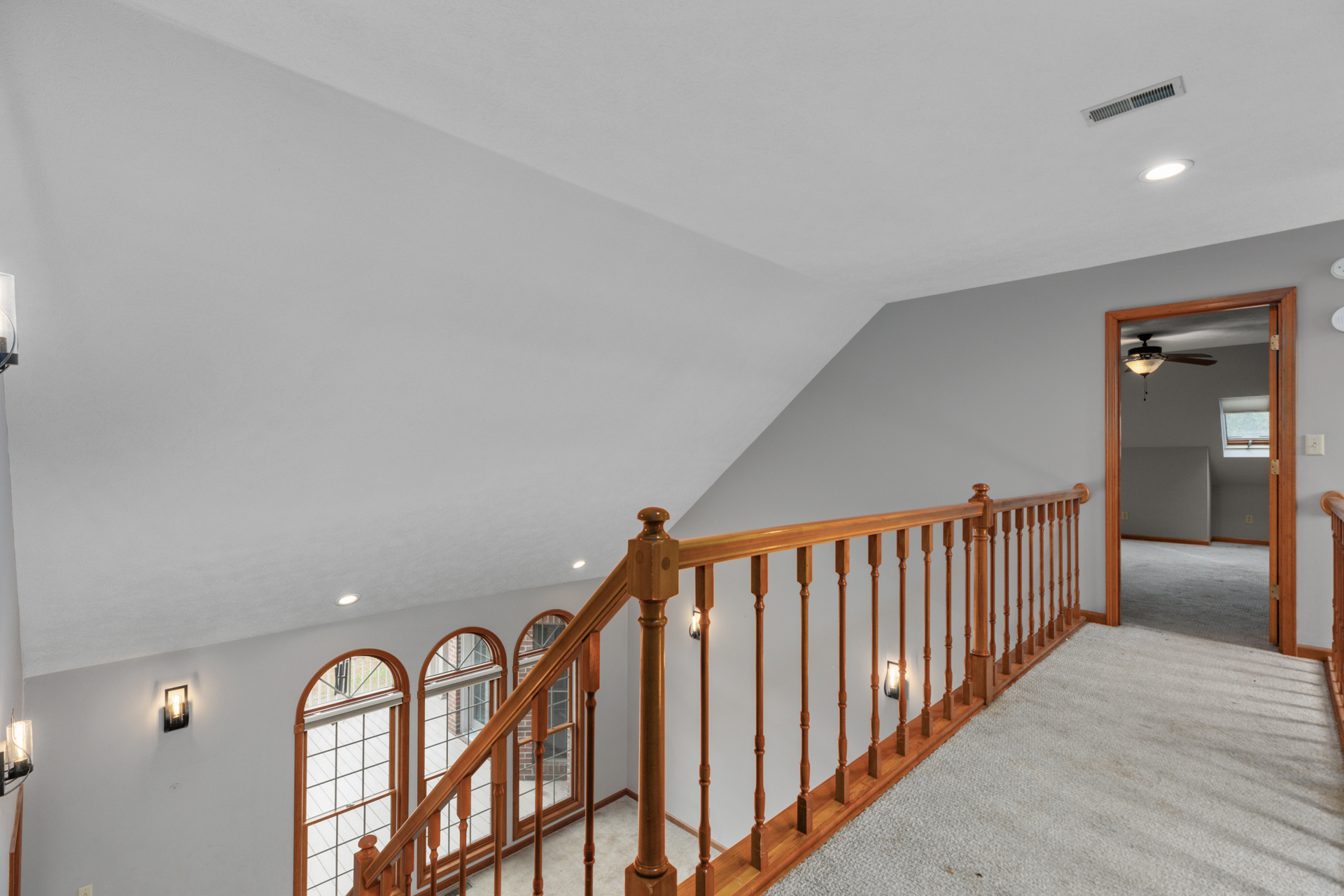 Litchfield, Illinois, 62056, United States, 5 Bedrooms Bedrooms, ,4 BathroomsBathrooms,Residential,For Sale,1986083