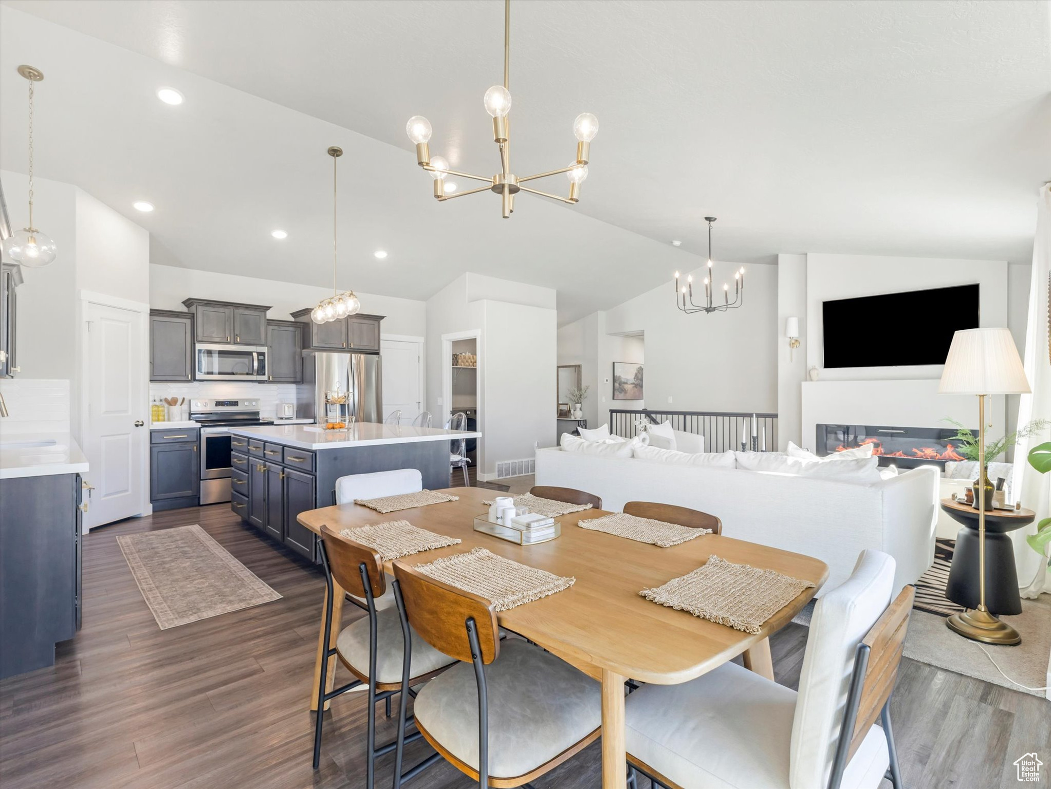 Tooele, Utah, 84074, United States, 3 Bedrooms Bedrooms, ,2 BathroomsBathrooms,Residential,For Sale,1859908