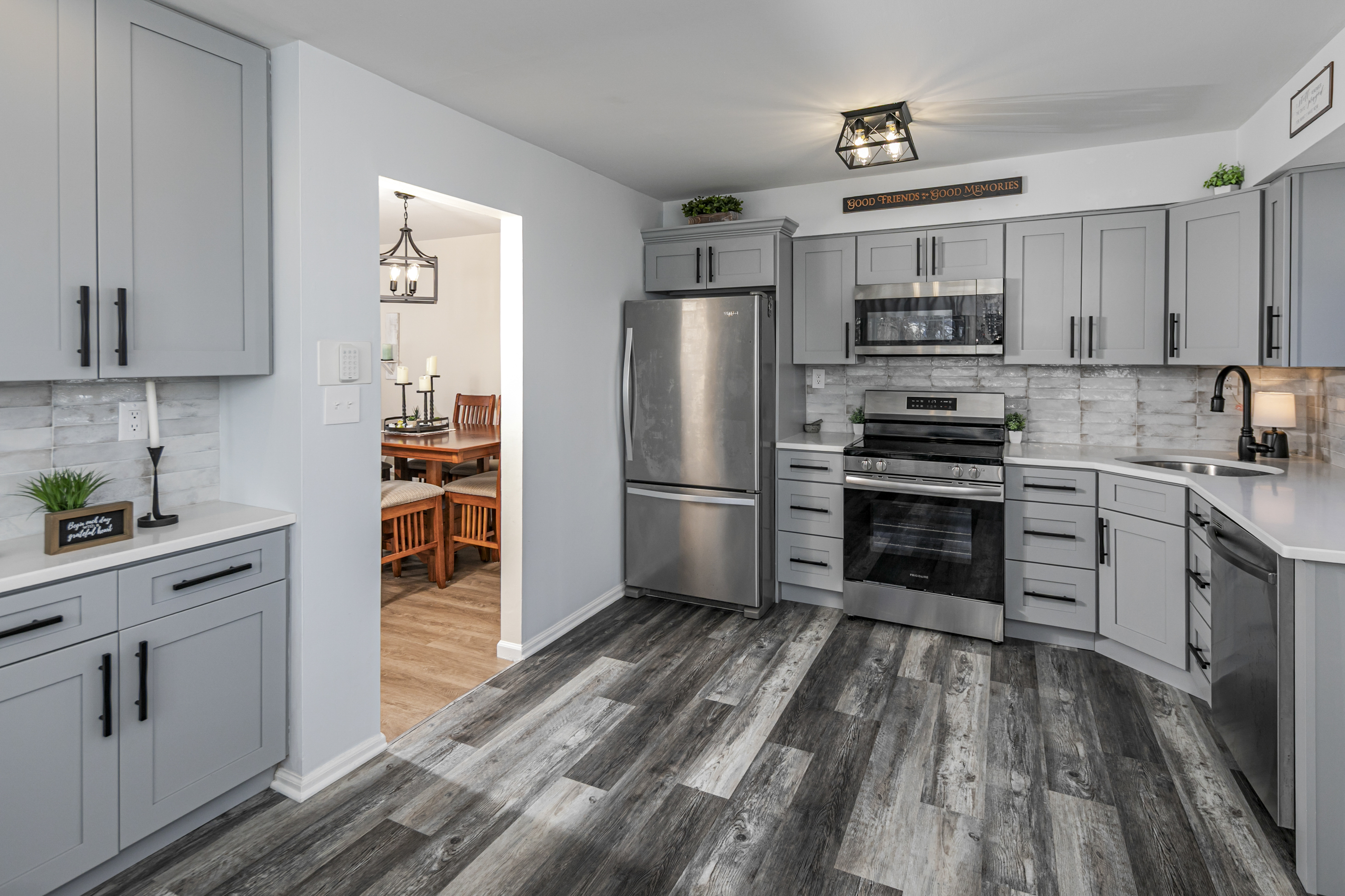  Williamsburg Square Townhouse with New Kitchen, Floors & Bath - 物件實景