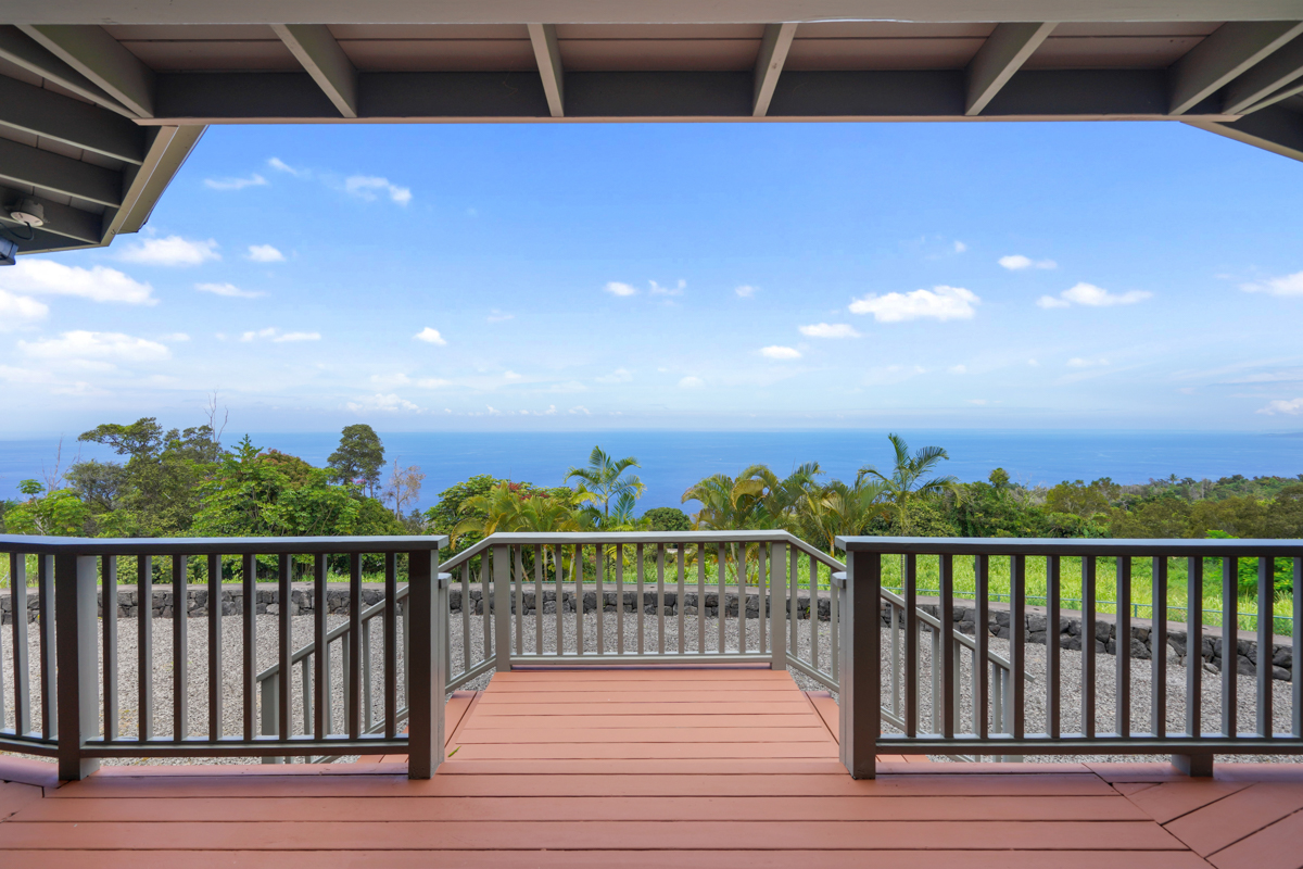 Captain Cook, Hawaii, 96704, United States, 2 Bedrooms Bedrooms, ,2 BathroomsBathrooms,Residential,For Sale,1941620