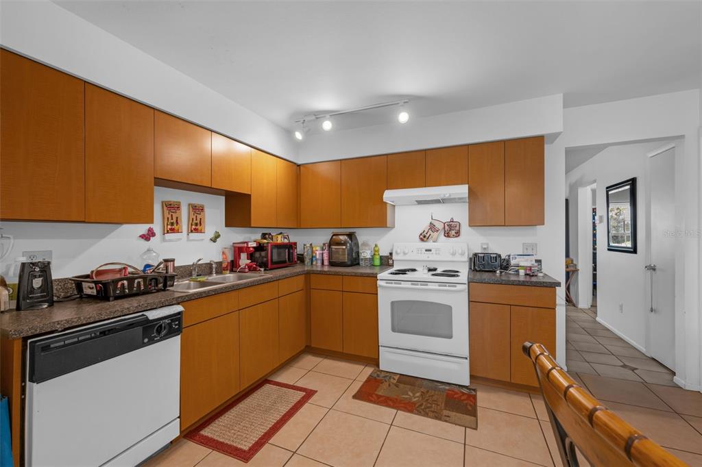 Orlando, Florida, 32825, United States, 4 Bedrooms Bedrooms, ,Residential,For Sale,1957185