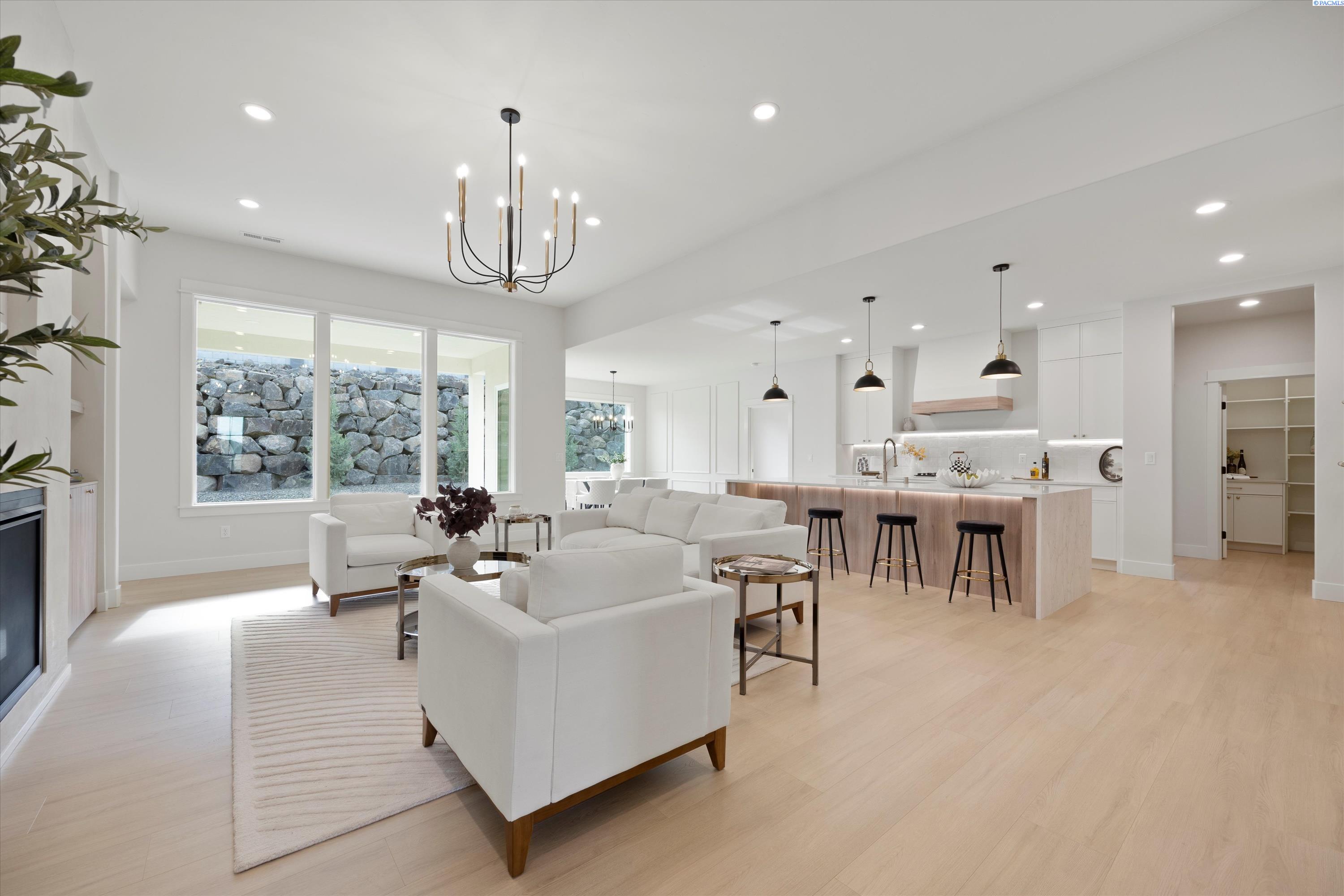 Richland, Washington, 99352, United States, 4 Bedrooms Bedrooms, ,3 BathroomsBathrooms,Residential,For Sale,1991503