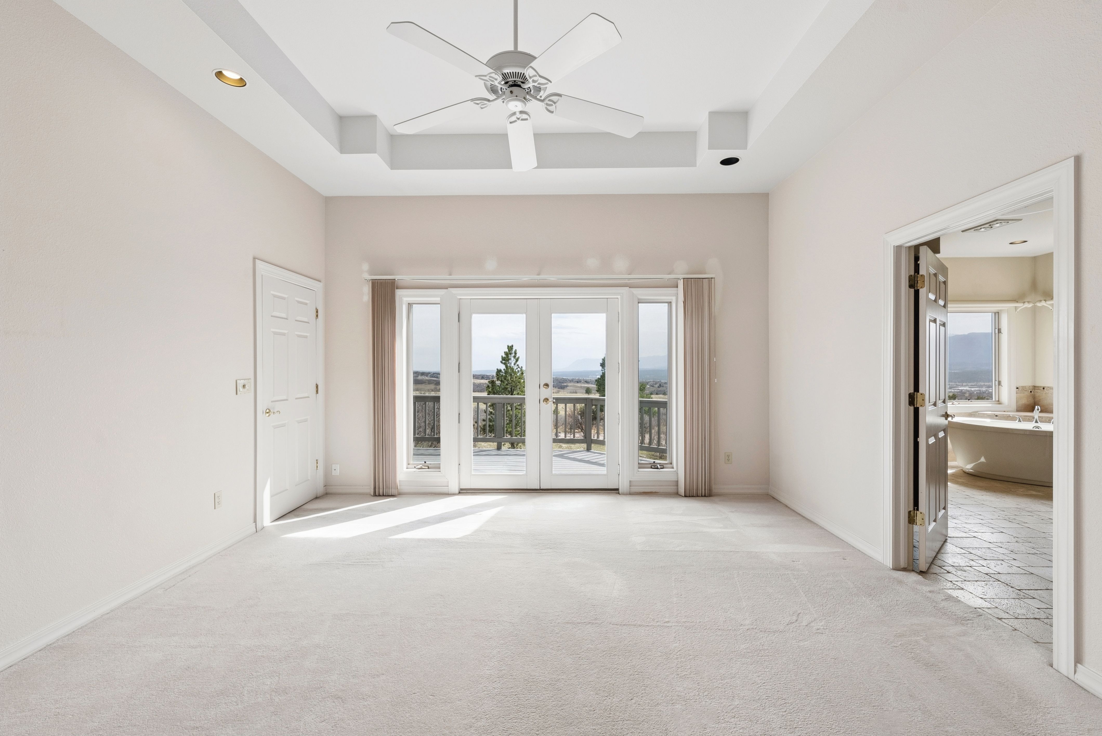  Bright & Spacious Ranch Home with Scenic Views - 物件實景