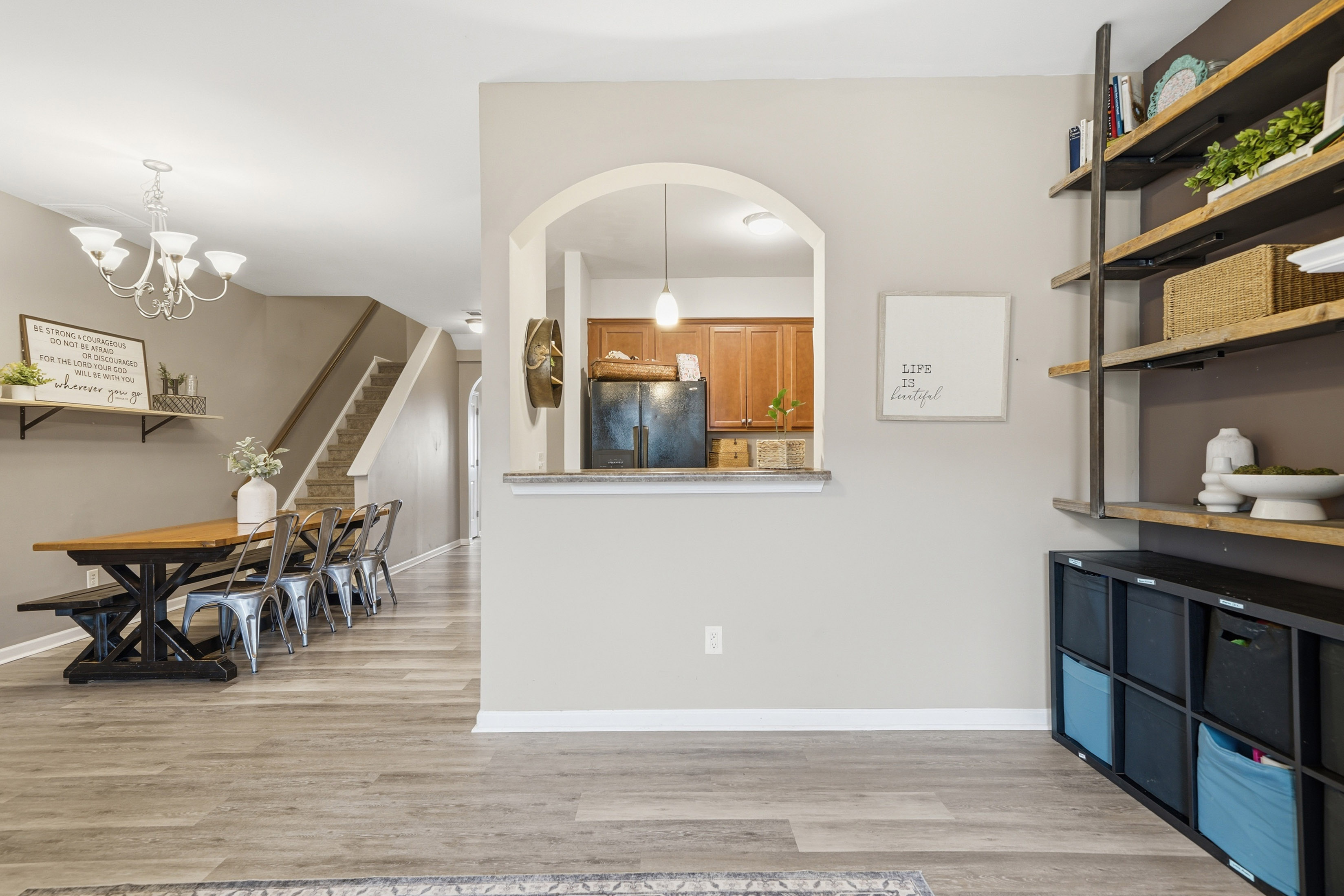  Charming End-Unit Townhome at the End of a Peaceful Cul-de-Sac - 物件實景