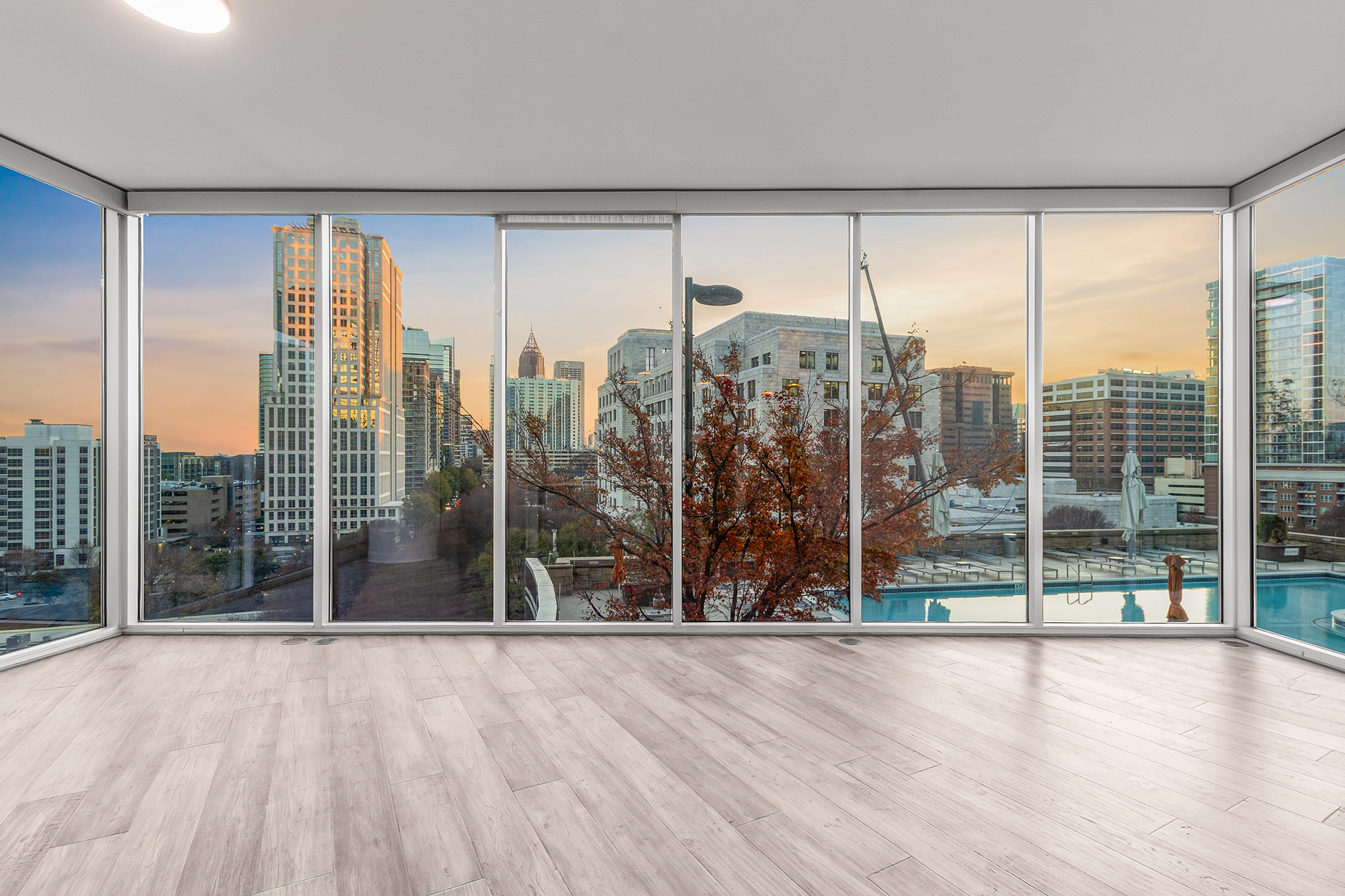  Iconic Intown Living at 1010 Midtown - 物件實景